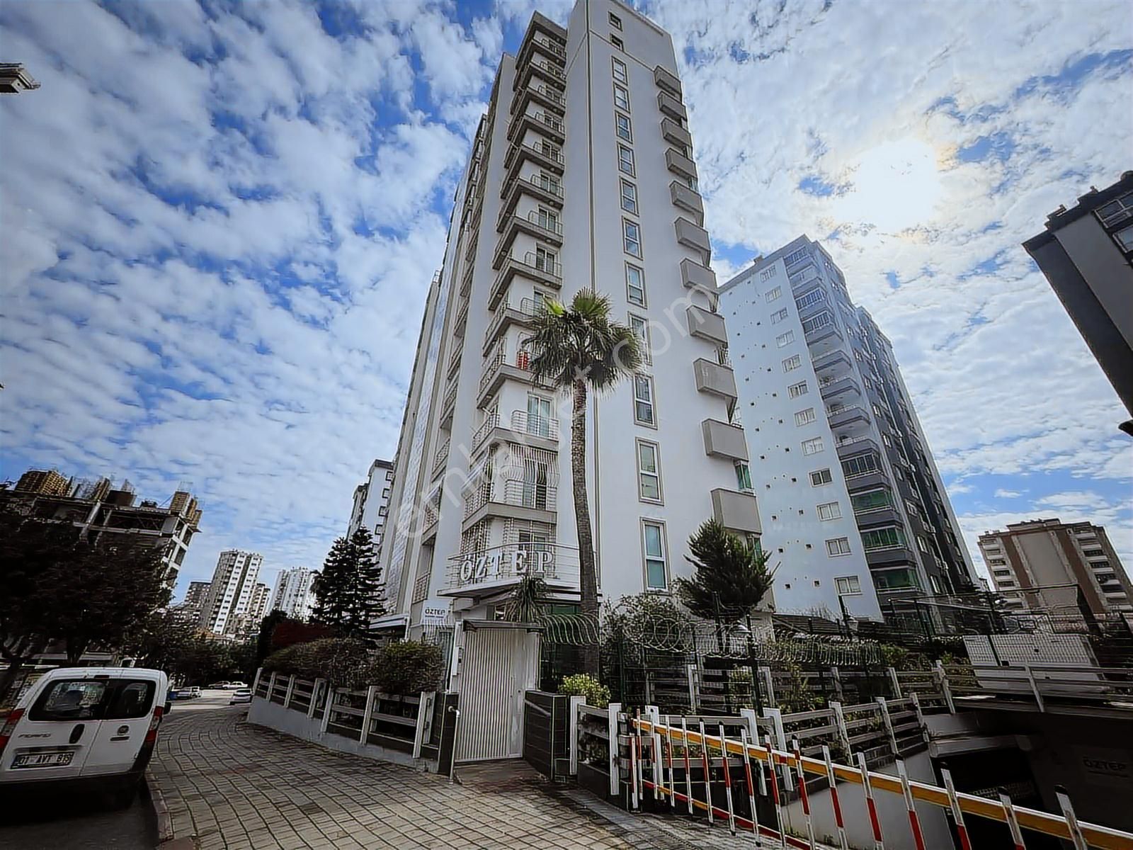 Pınar Mahallesi/özel Concept/site İçi/4+1/k.mutfak/havuz/3 Banyo