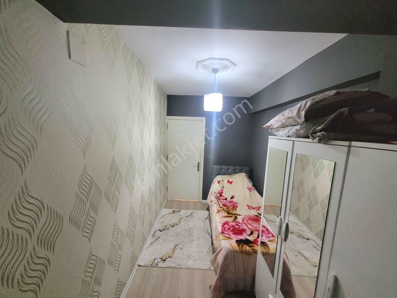 Zeytinköy'de Geniş 2+0 Arakat Balkonlu Suıt Daire - Görsel 12