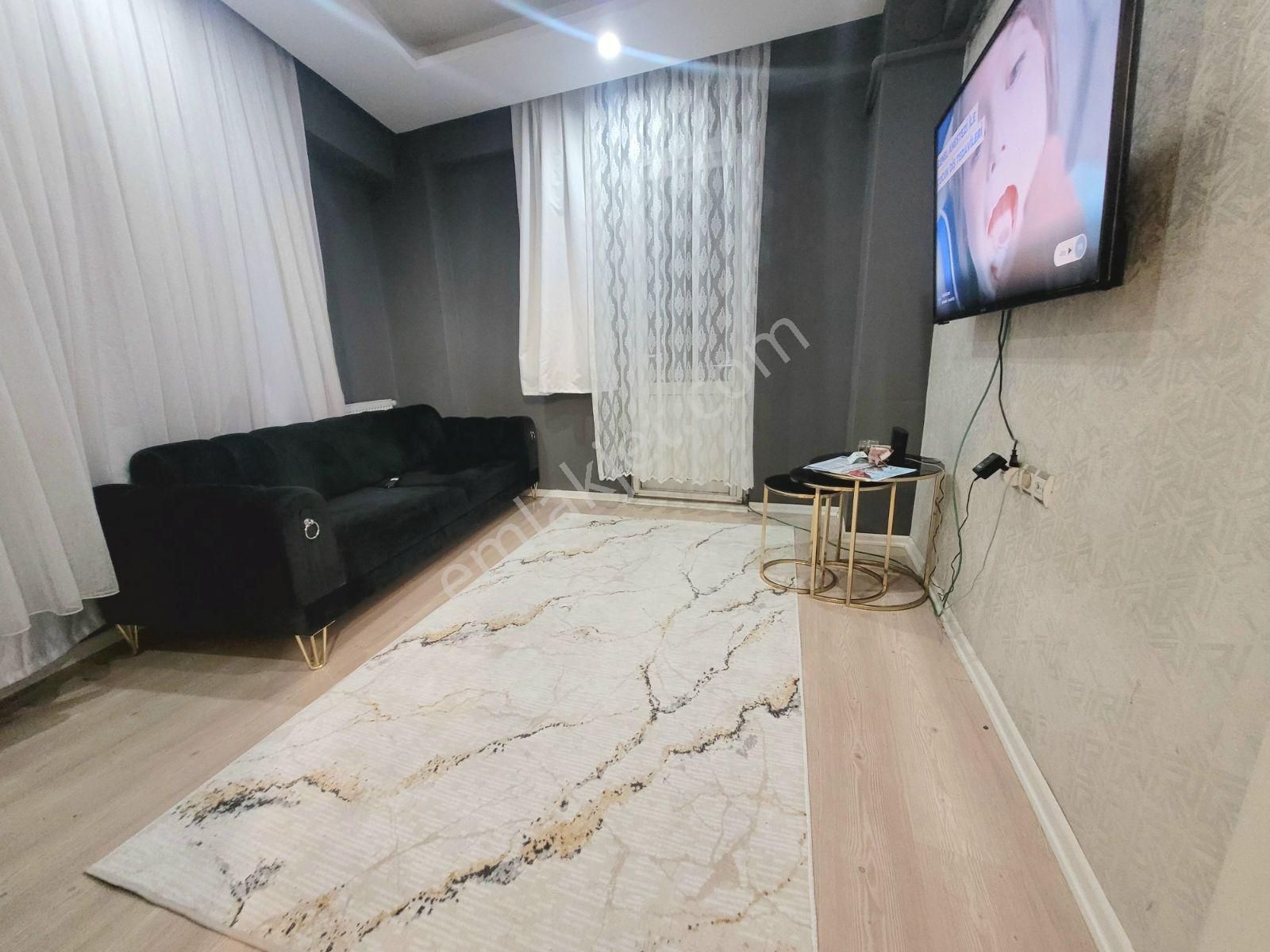 Zeytinköy'de Geniş 2+0 Arakat Balkonlu Suıt Daire