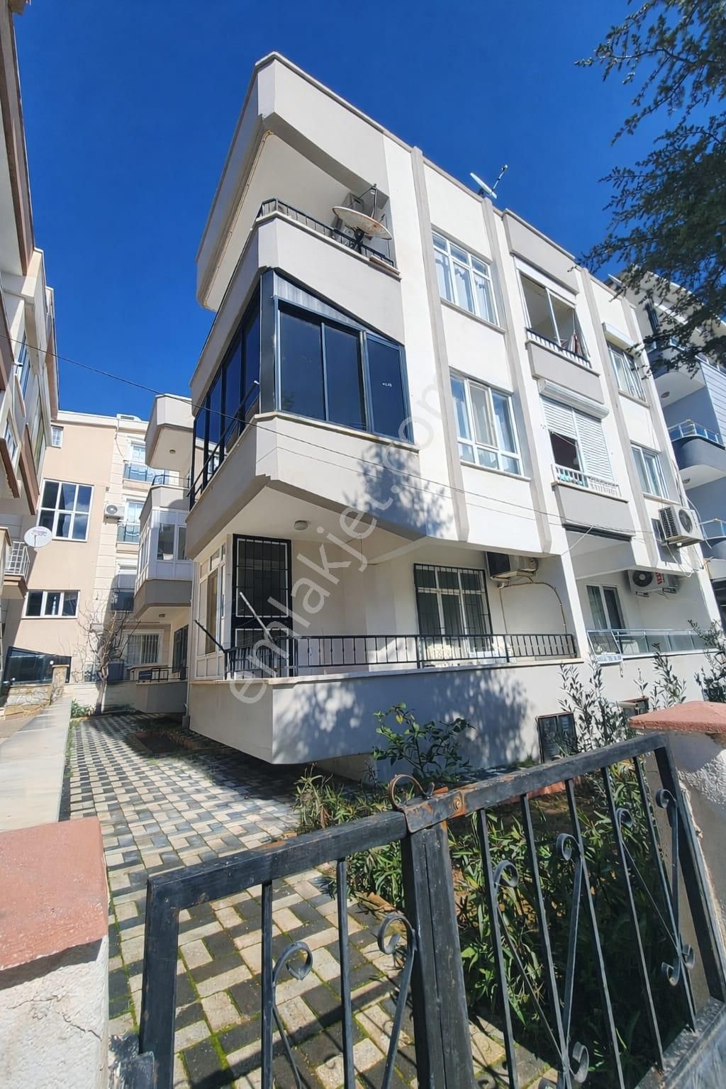 Yeni Mahallede Altınkum’a Denize & Çarşıya Yürüme Mesafesinde | Tadilatlı & Full Eşyalı 2+1 Kiralık - Görsel 2