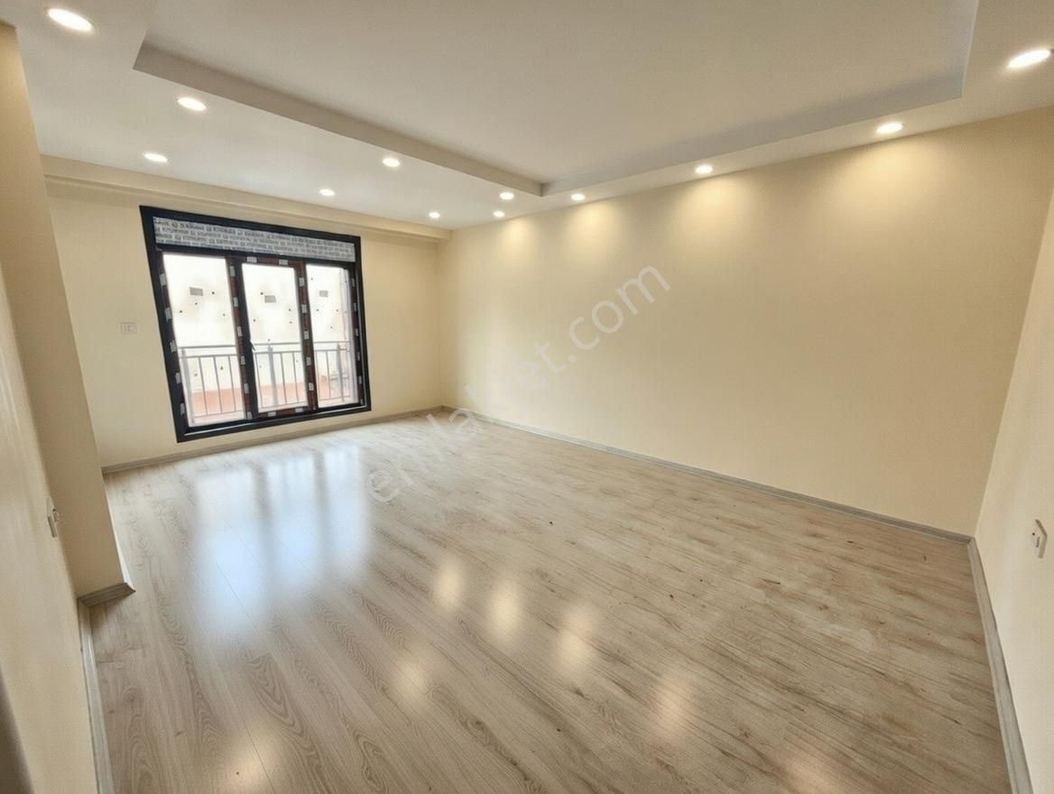 Loft'tan Sefaköy Merkezde Cadde Üzerinde 2+1 90m2 Sıfır Satılık Daire