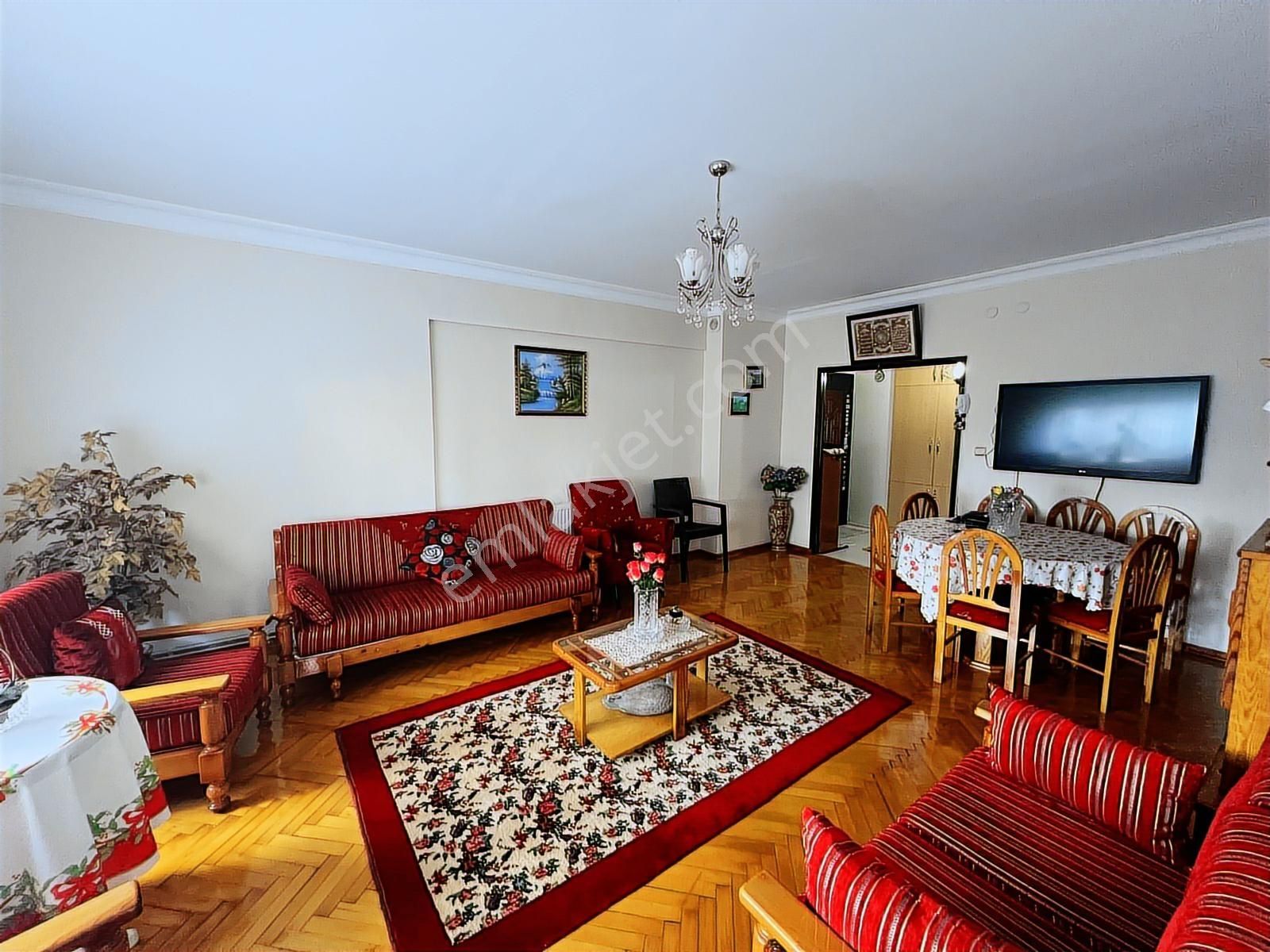 Mimaroba 1. Kısımda Cadde Üstü Kiralık 3+1 Daire - Görsel 5