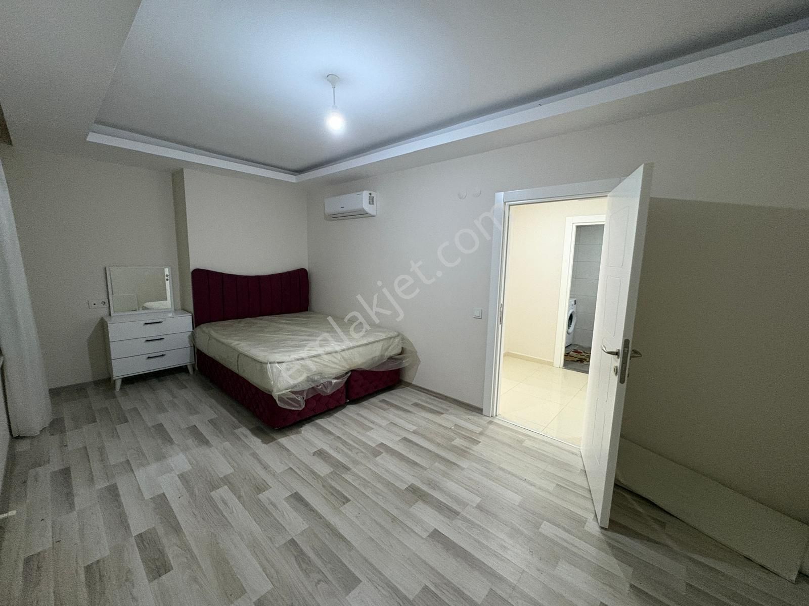 Yüzme Havuzlu , Otoparklı , Saunalı Site İçinde Fırsat 2+1 Daire - Görsel 9