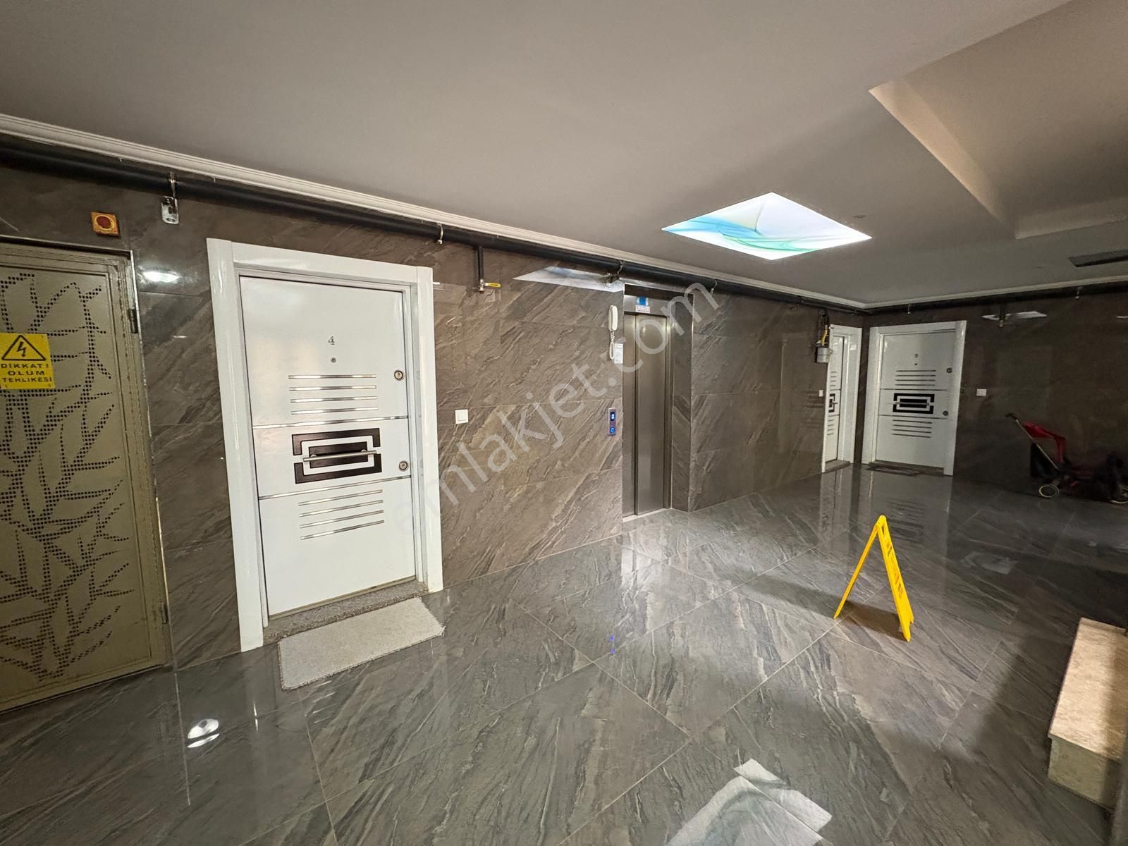 Yüzme Havuzlu , Otoparklı , Saunalı Site İçinde Fırsat 2+1 Daire - Görsel 22