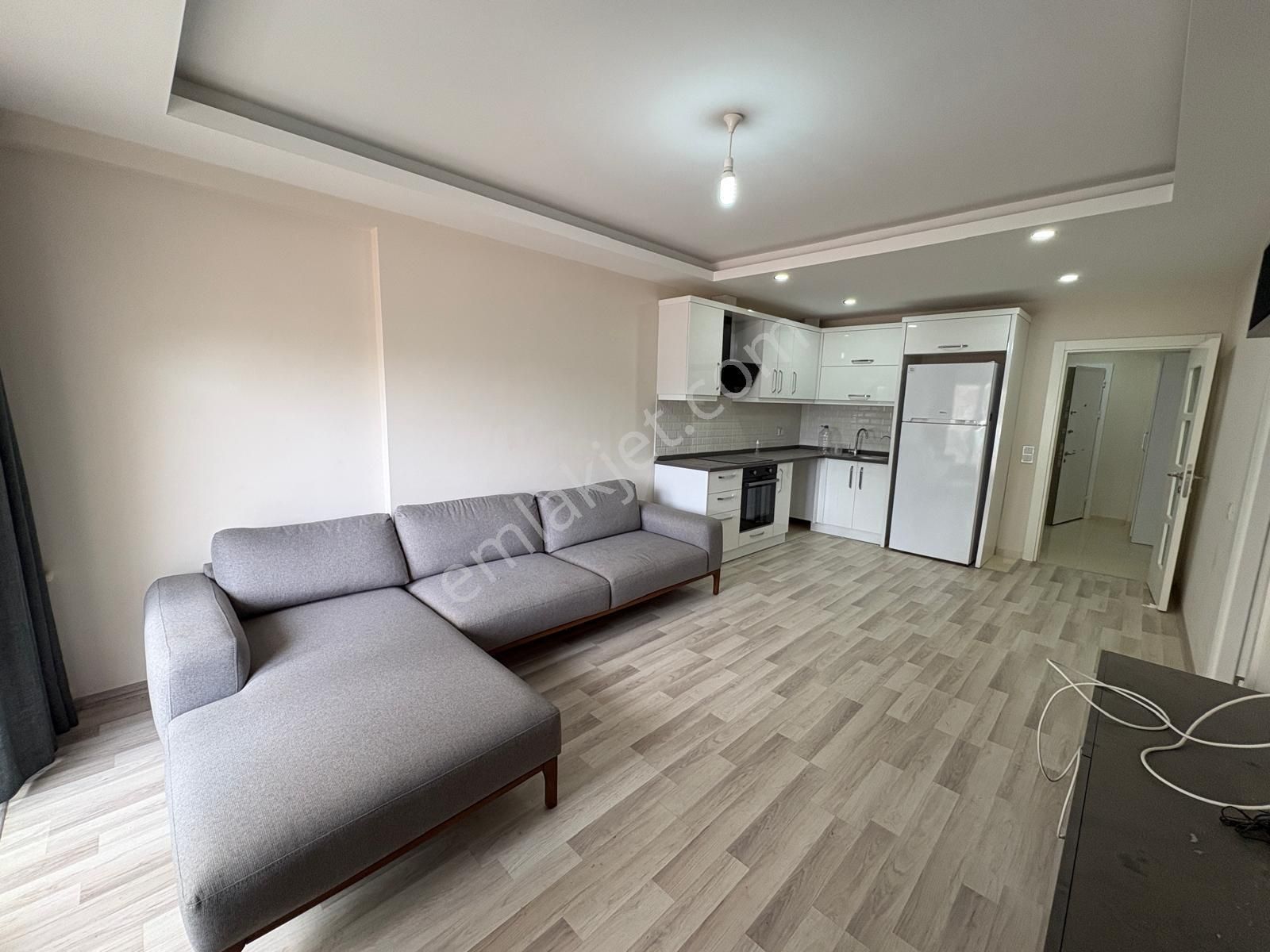 Yüzme Havuzlu , Otoparklı , Saunalı Site İçinde Fırsat 2+1 Daire