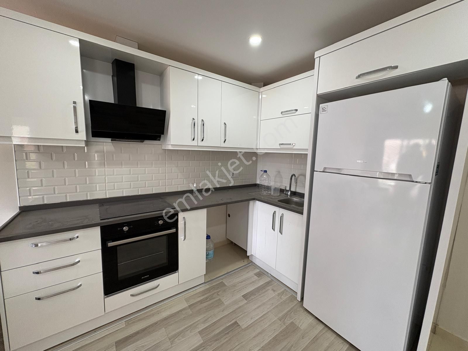 Yüzme Havuzlu , Otoparklı , Saunalı Site İçinde Fırsat 2+1 Daire - Görsel 7