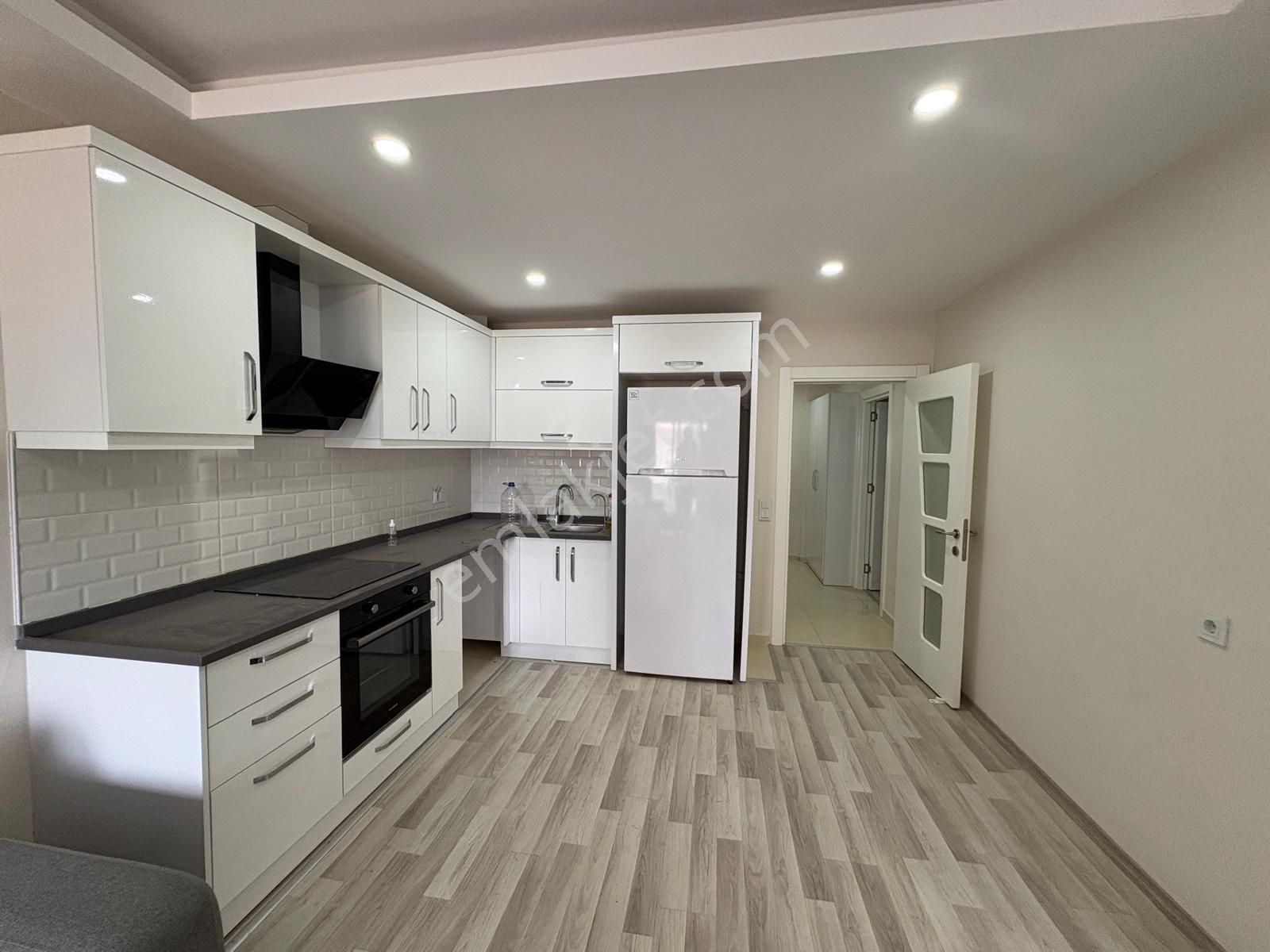 Yüzme Havuzlu , Otoparklı , Saunalı Site İçinde Fırsat 2+1 Daire - Görsel 5