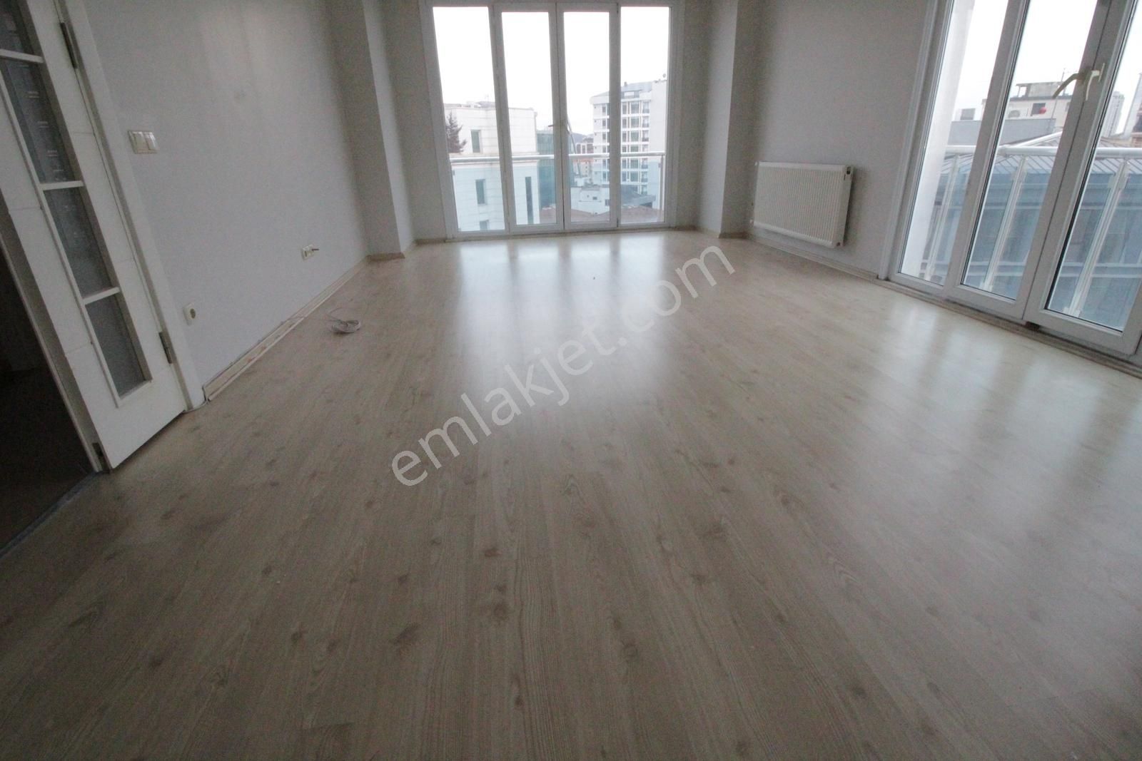 Şerifali Tatlısu Bölgesinde Geniş M2 2+1 Daire