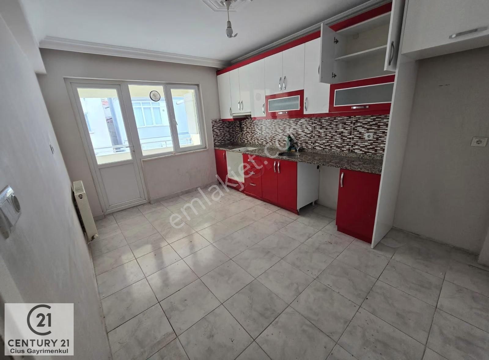 C21 Cius Merkezi Konum Sosyal Yaşam Civari Asansörlü Kiralık 3+1