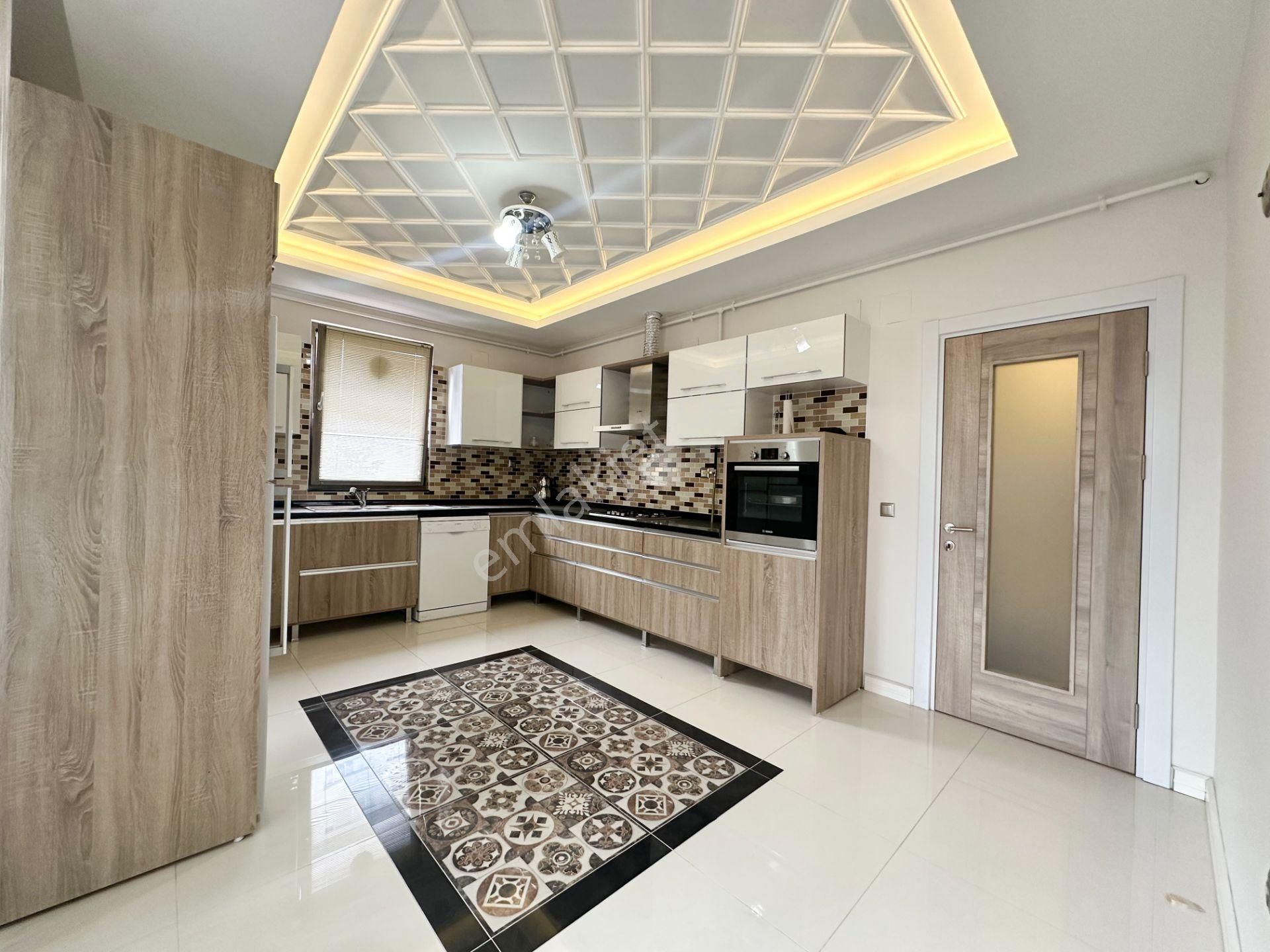 Cağaloğlu Tramvay Arası Sitede 4+1 Satılık Daire - Görsel 2