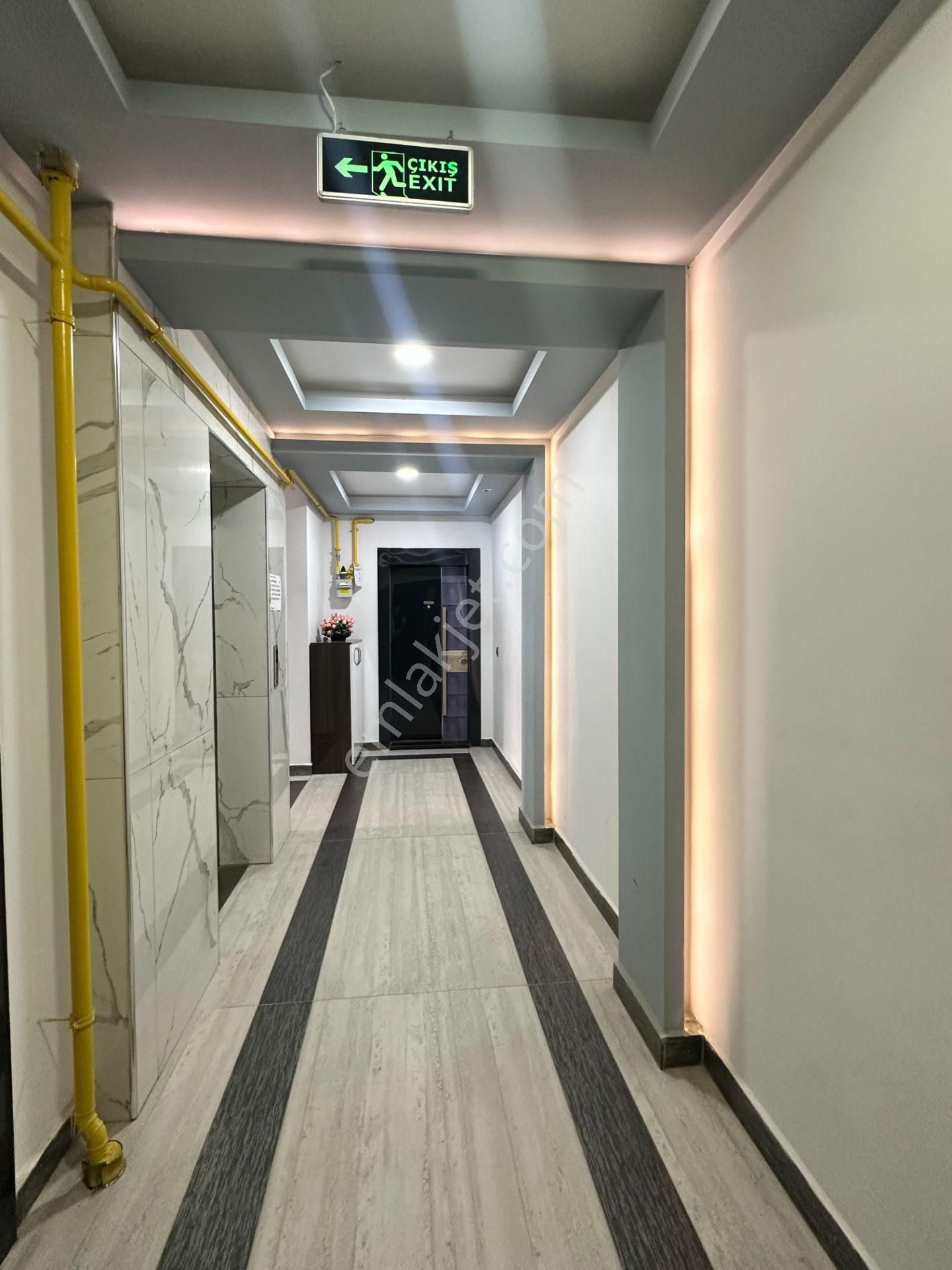 Cağaloğlu Tramvay Arası Sitede 4+1 Satılık Daire - Görsel 24