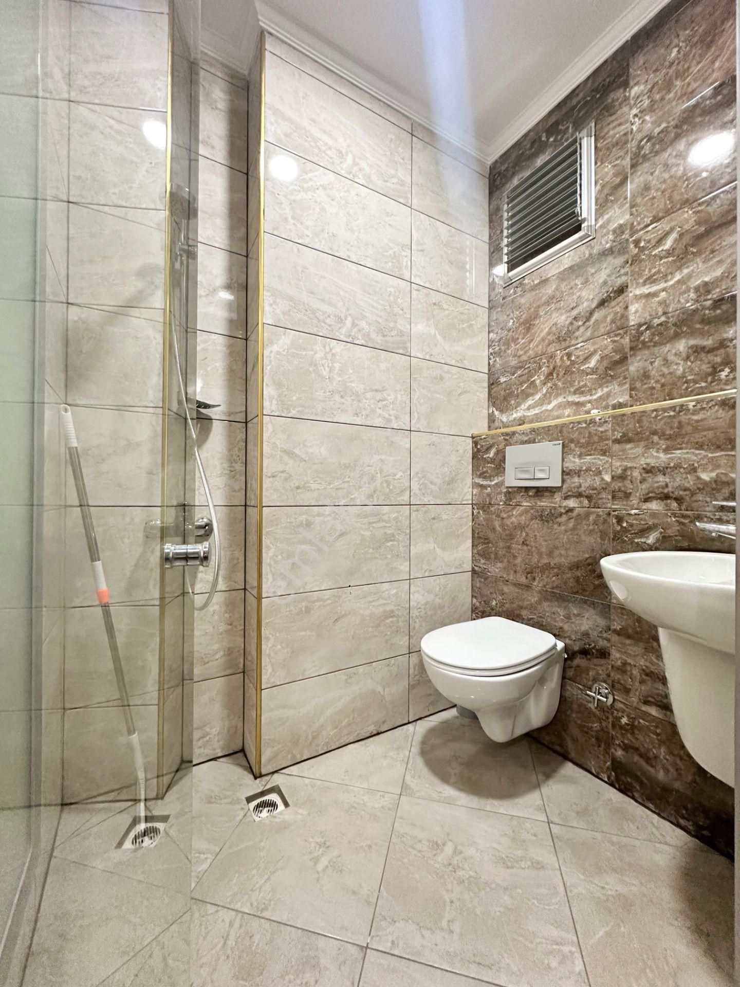 Cağaloğlu Tramvay Arası Sitede 4+1 Satılık Daire - Görsel 16