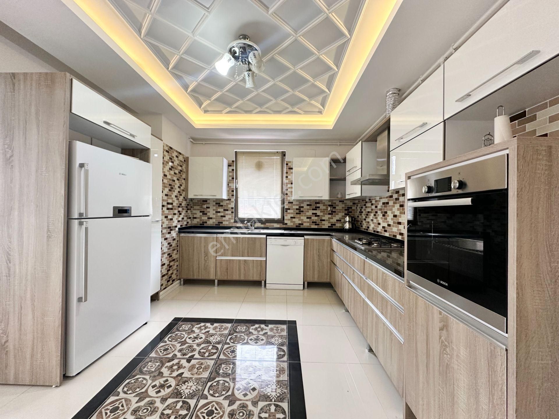 Cağaloğlu Tramvay Arası Sitede 4+1 Satılık Daire - Görsel 3