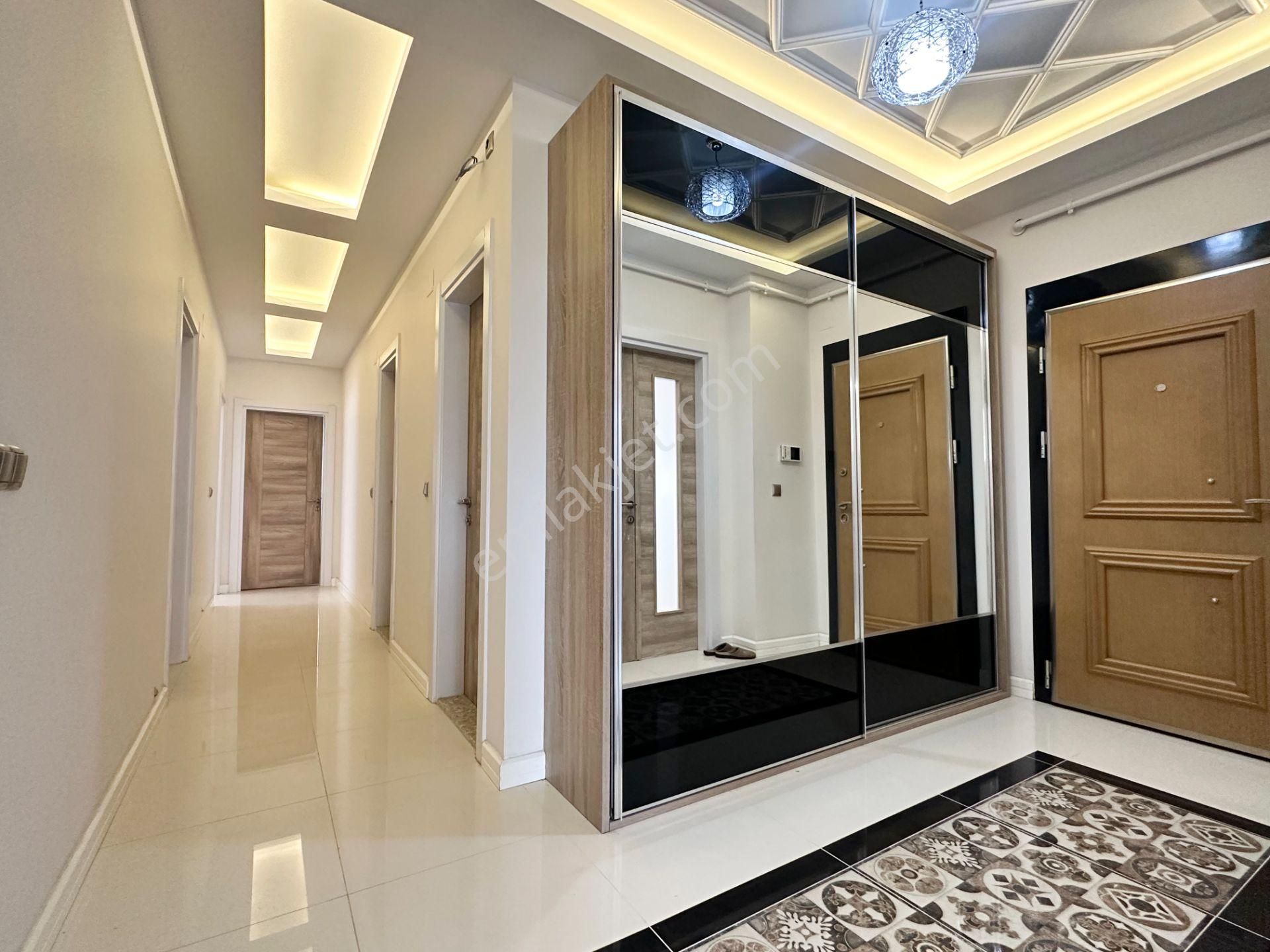 Cağaloğlu Tramvay Arası Sitede 4+1 Satılık Daire - Görsel 23