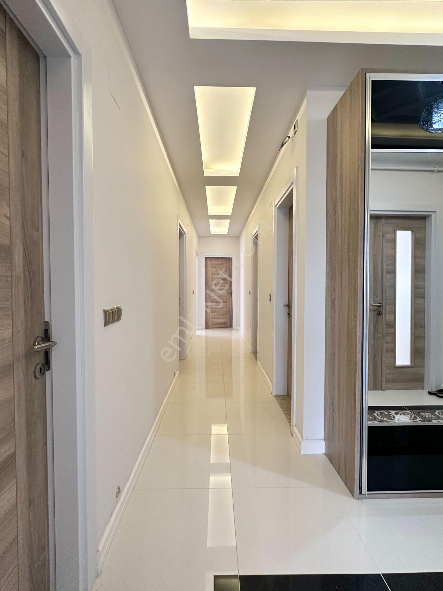 Cağaloğlu Tramvay Arası Sitede 4+1 Satılık Daire - Görsel 22