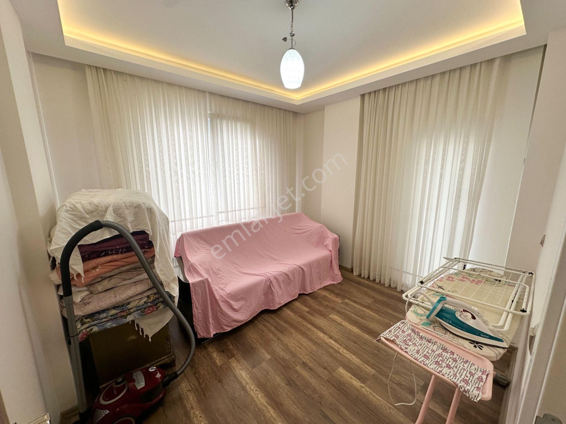 Cağaloğlu Tramvay Arası Sitede 4+1 Satılık Daire - Görsel 12