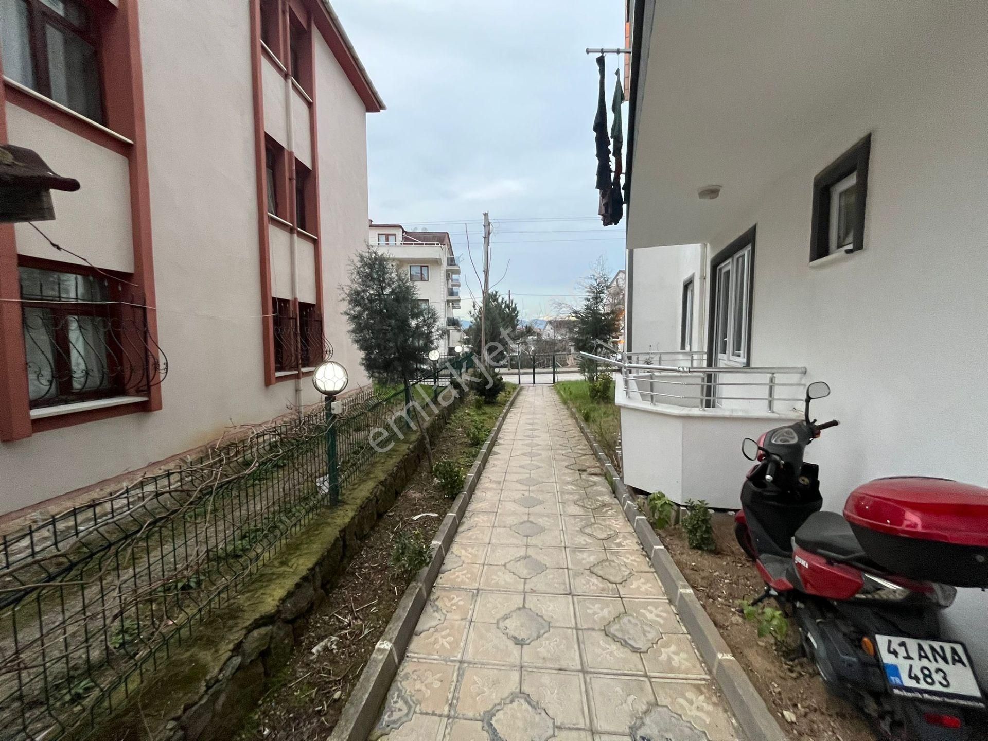 Gölcük Piyalepaşa Mahallesinde – Yüksek Zemin – 3+1 – 115 M² – Ebeveyn Banyolu – Merkezi Konum - Görsel 3