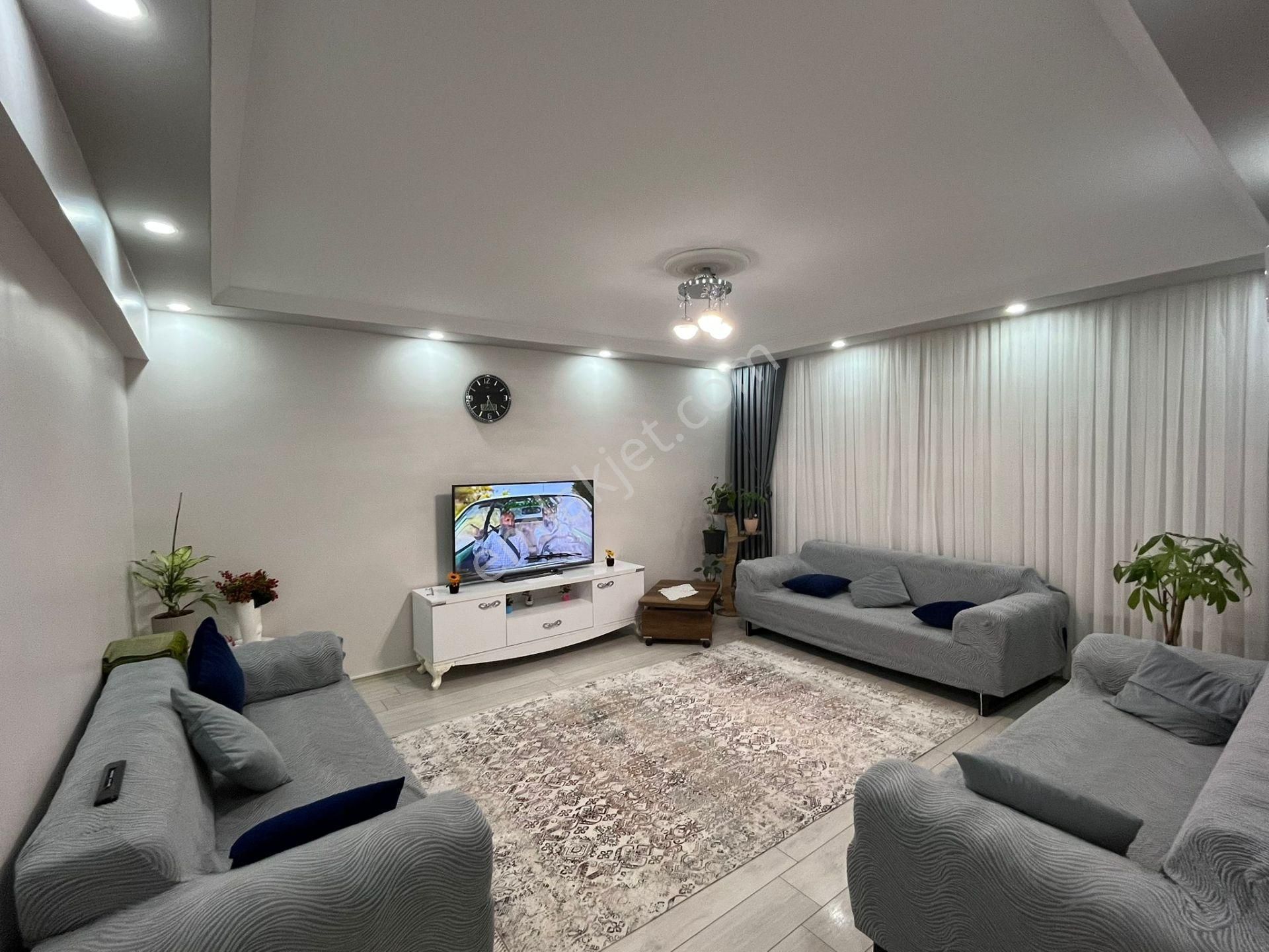 Gölcük Piyalepaşa Mahallesinde – Yüksek Zemin – 3+1 – 115 M² – Ebeveyn Banyolu – Merkezi Konum