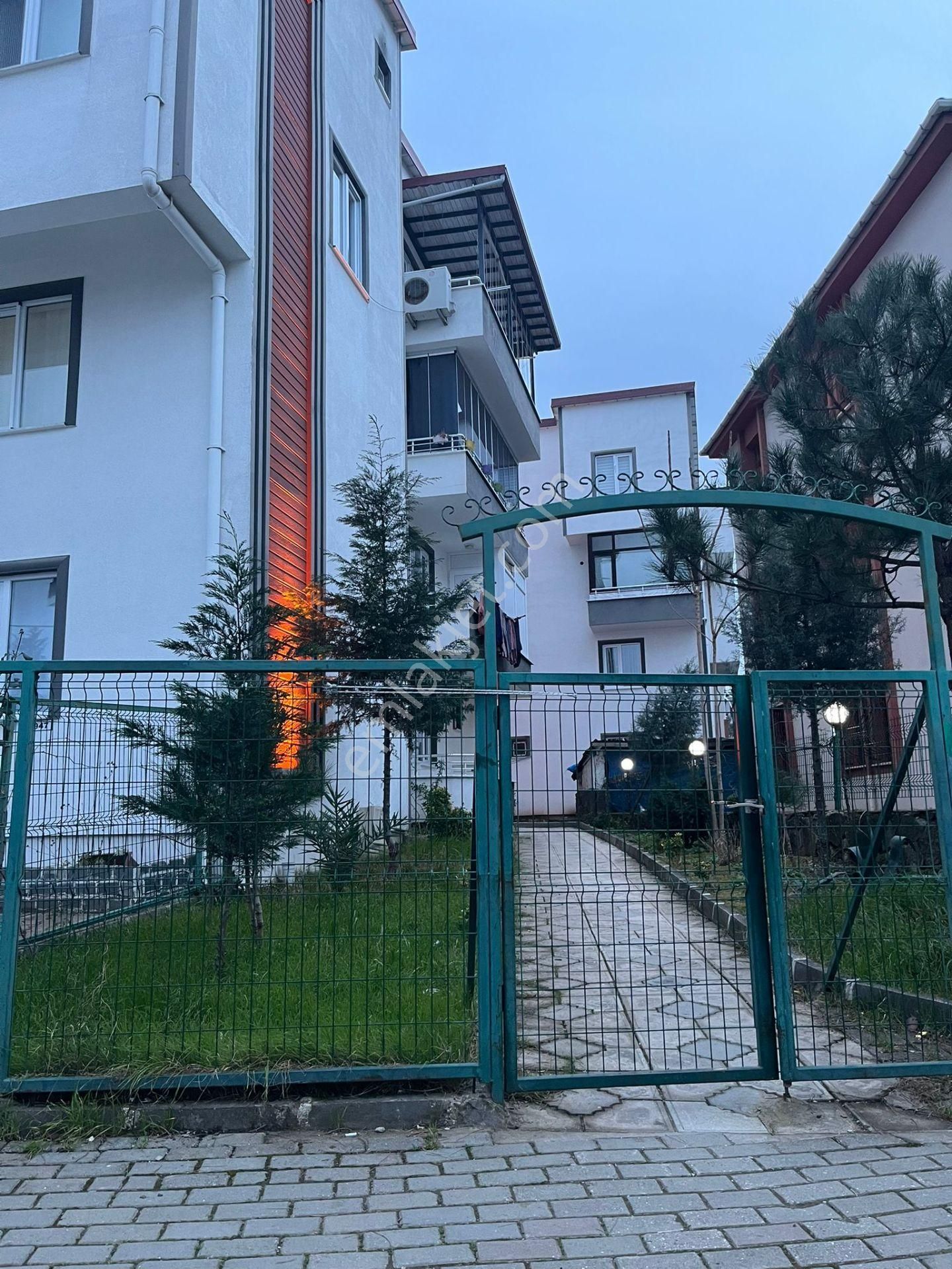 Gölcük Piyalepaşa Mahallesinde – Yüksek Zemin – 3+1 – 115 M² – Ebeveyn Banyolu – Merkezi Konum - Görsel 2