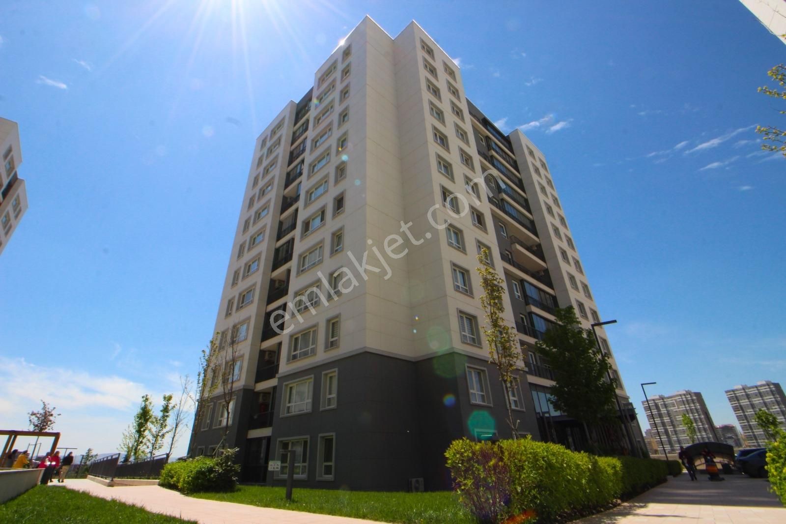 Oyak Göksupark Kısa Blokta Cam Balkonlu 2+1 Satılık Daire