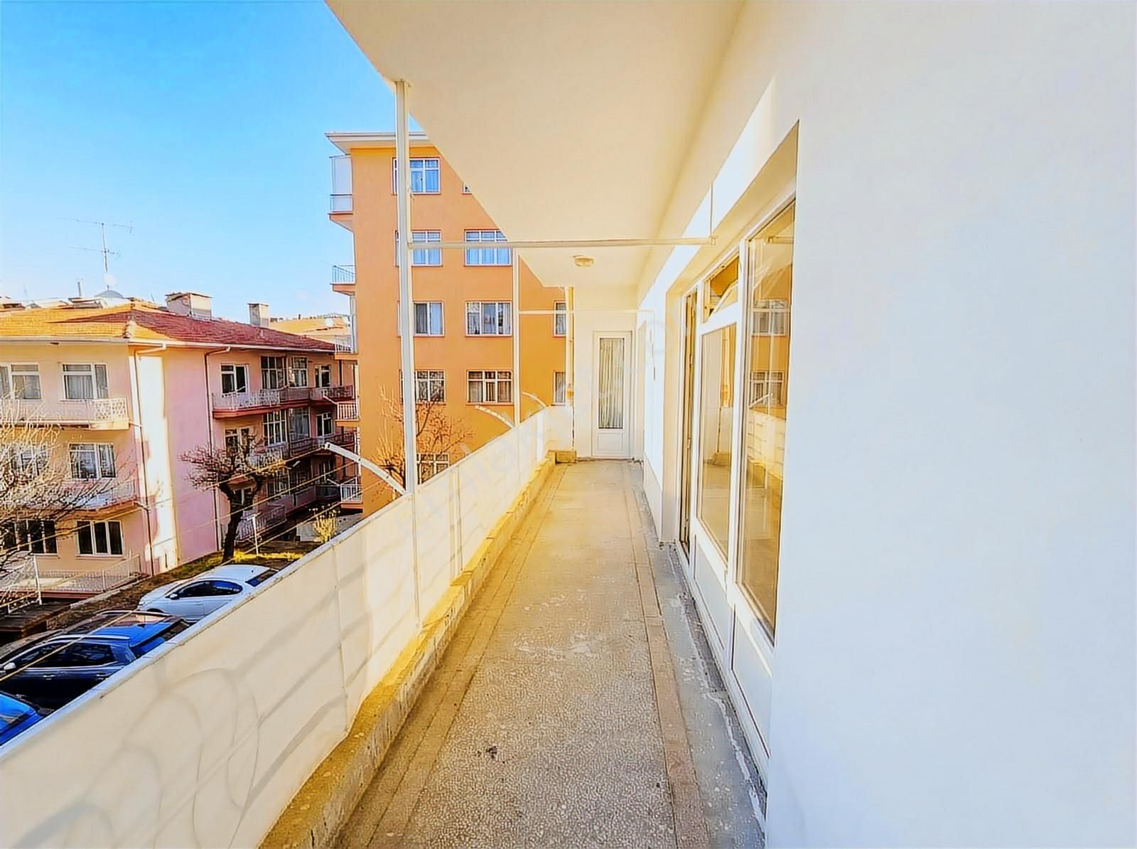 Ayrancı Yazanlar Sokak'ta, Otoparklı Ve Geniş Balkonlu 3+1 Daire - Görsel 21