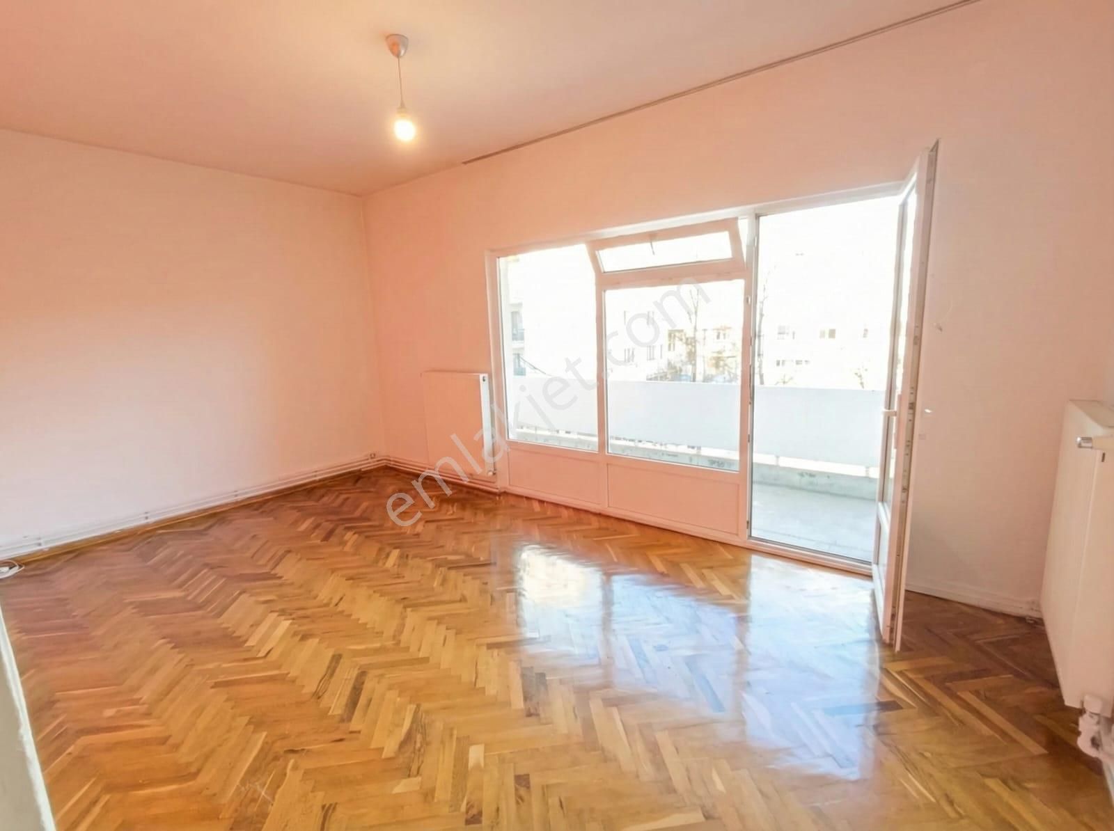 Ayrancı Yazanlar Sokak'ta, Otoparklı Ve Geniş Balkonlu 3+1 Daire - Görsel 6