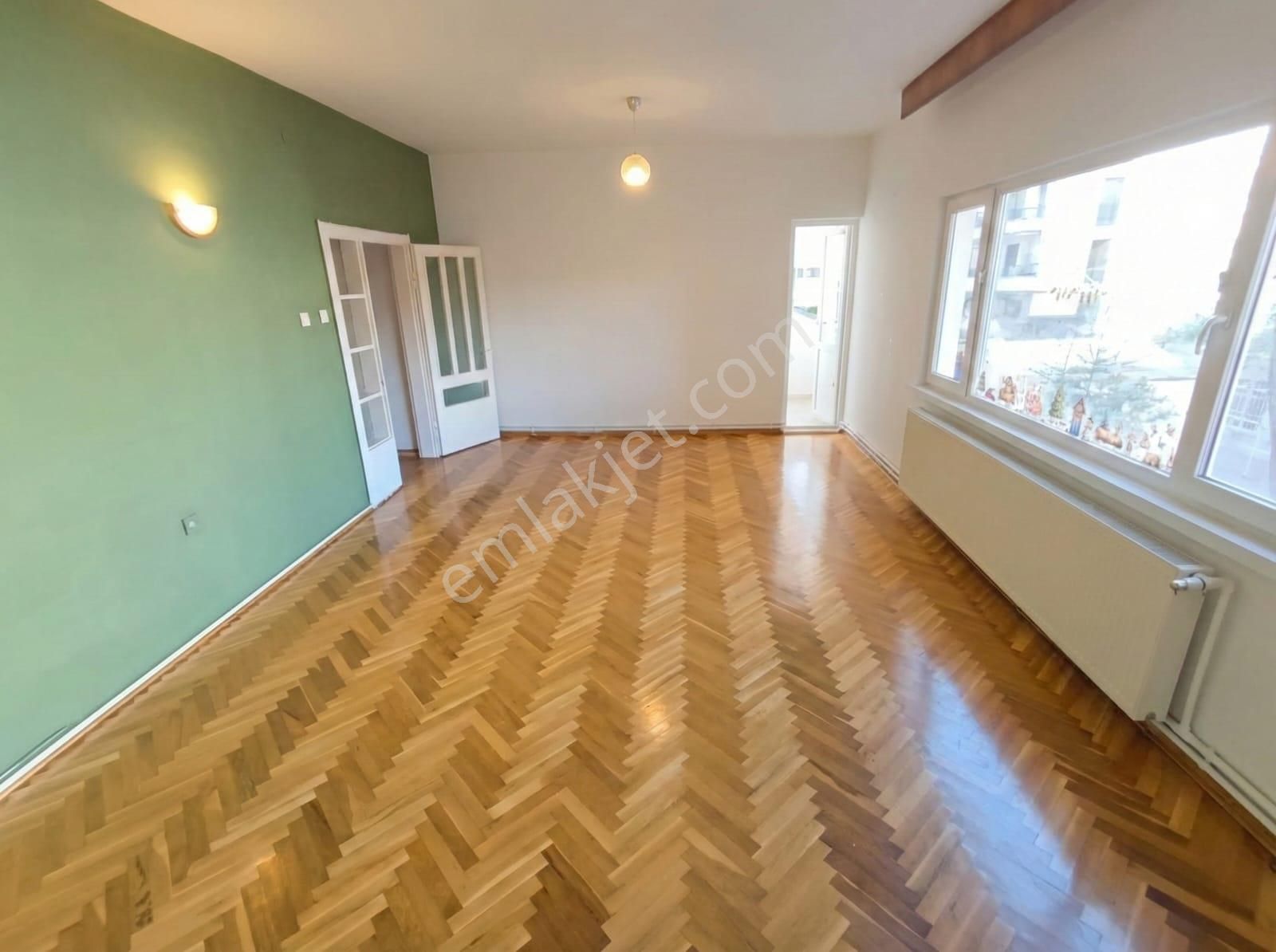 Ayrancı Yazanlar Sokak'ta, Otoparklı Ve Geniş Balkonlu 3+1 Daire - Görsel 3