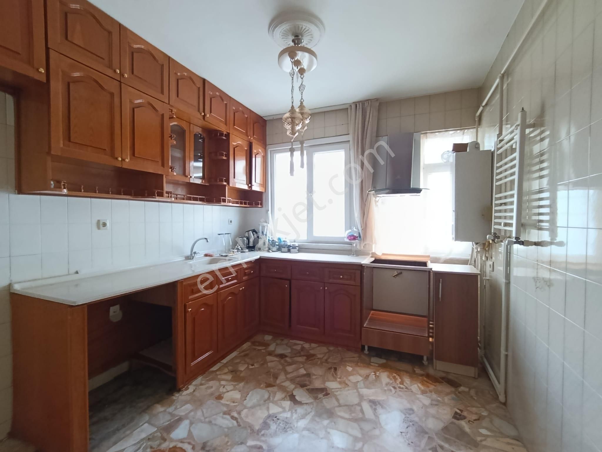 Bahçelievler Mahallesi Talatpaşa Caddesi Üzerinde 3+1 Kiralık Da - Görsel 8