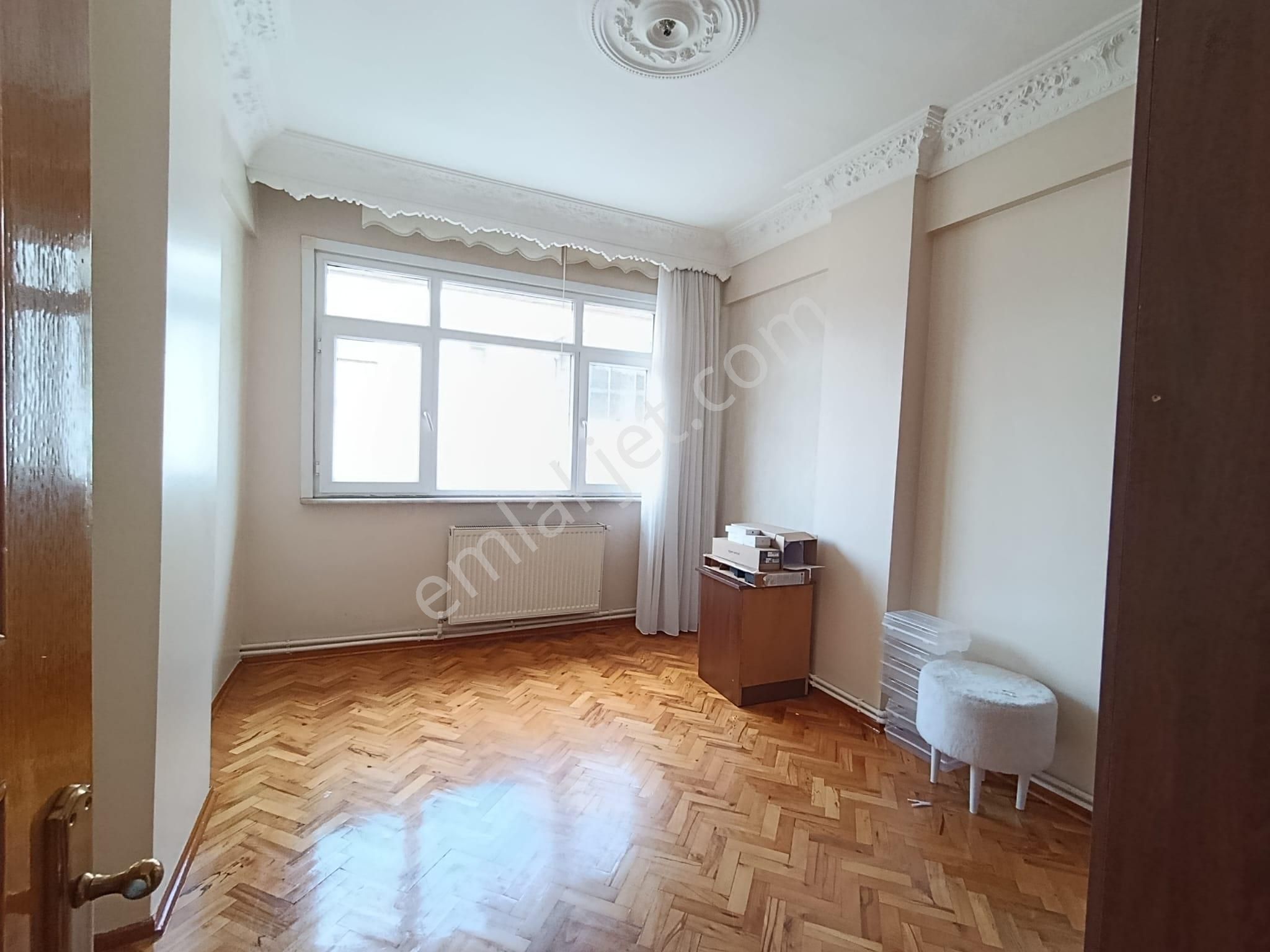 Bahçelievler Mahallesi Talatpaşa Caddesi Üzerinde 3+1 Kiralık Da - Görsel 12