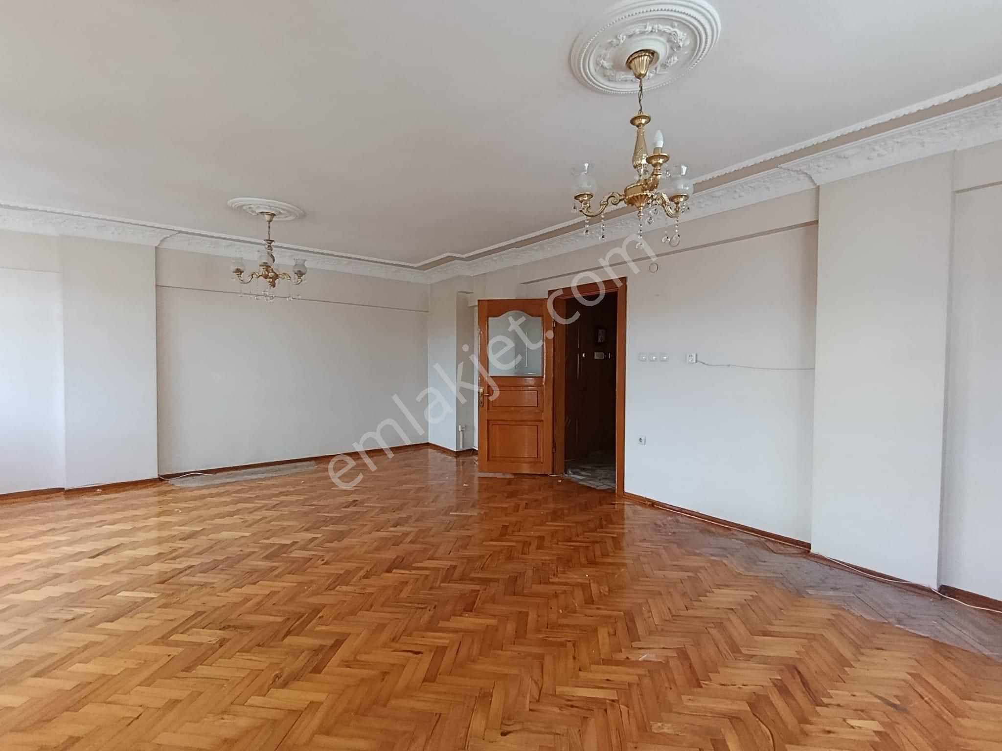 Bahçelievler Mahallesi Talatpaşa Caddesi Üzerinde 3+1 Kiralık Da - Görsel 7