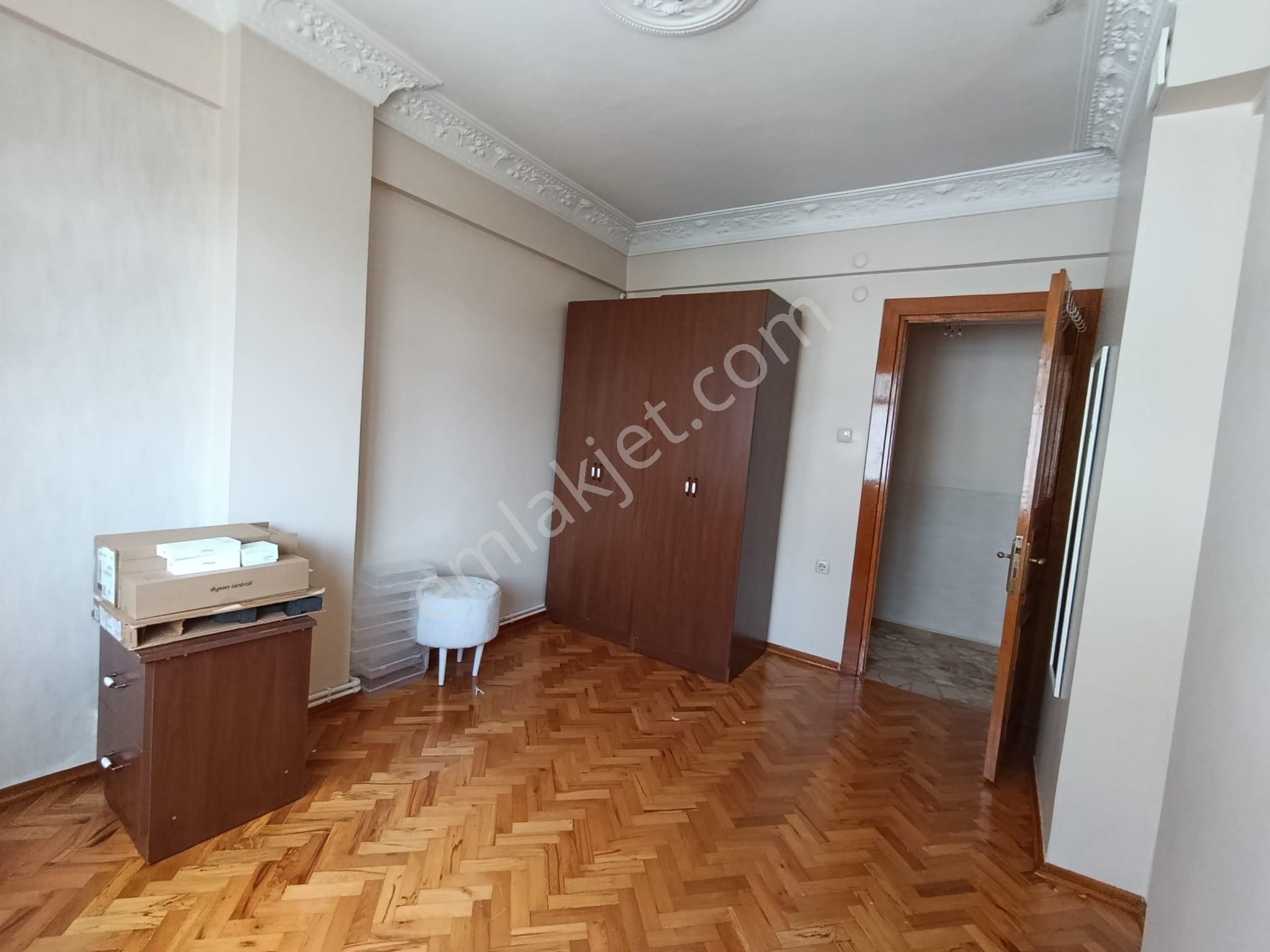 Bahçelievler Mahallesi Talatpaşa Caddesi Üzerinde 3+1 Kiralık Da - Görsel 13