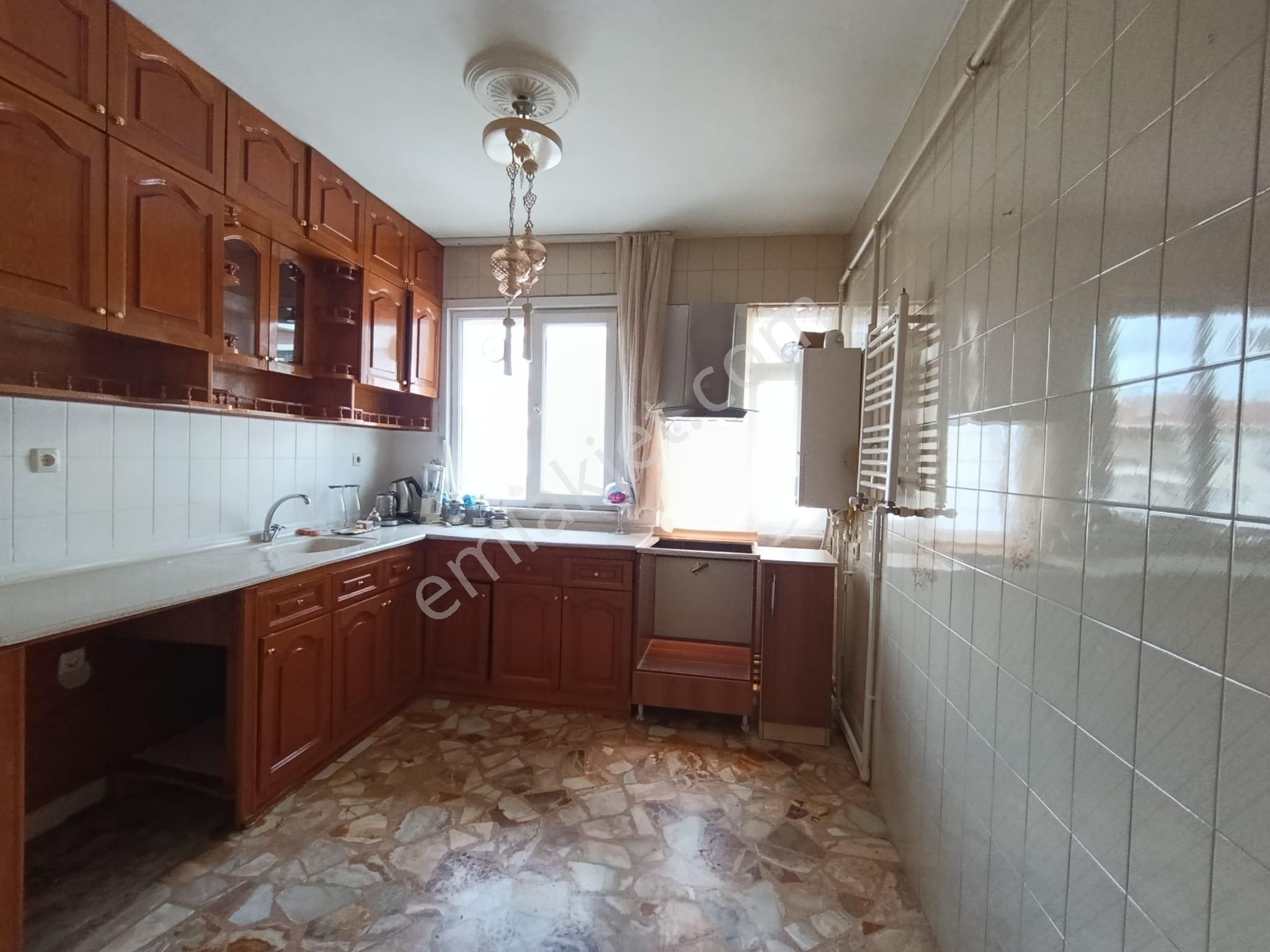 Bahçelievler Mahallesi Talatpaşa Caddesi Üzerinde 3+1 Kiralık Da - Görsel 9