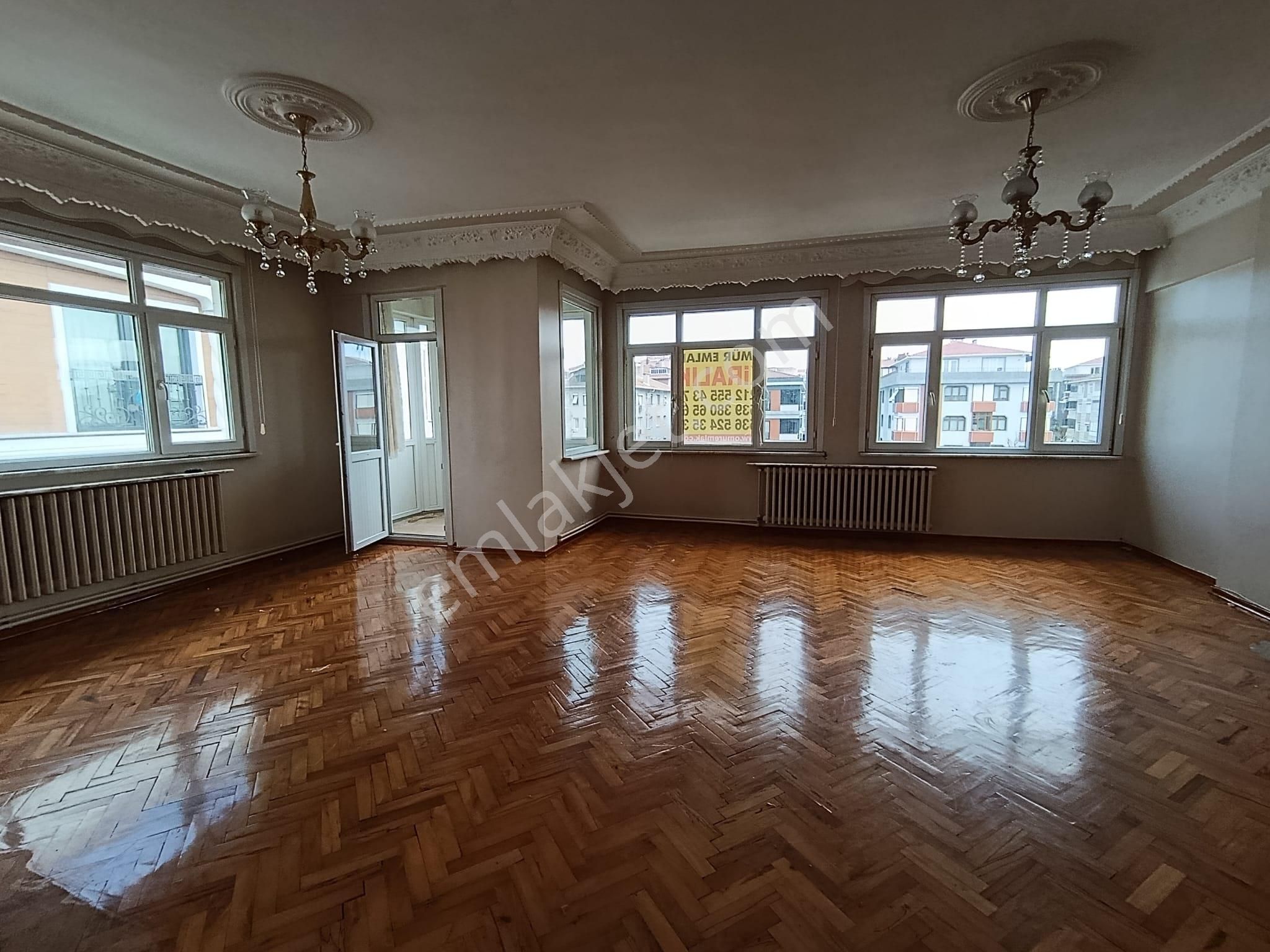 Bahçelievler Mahallesi Talatpaşa Caddesi Üzerinde 3+1 Kiralık Da - Görsel 2