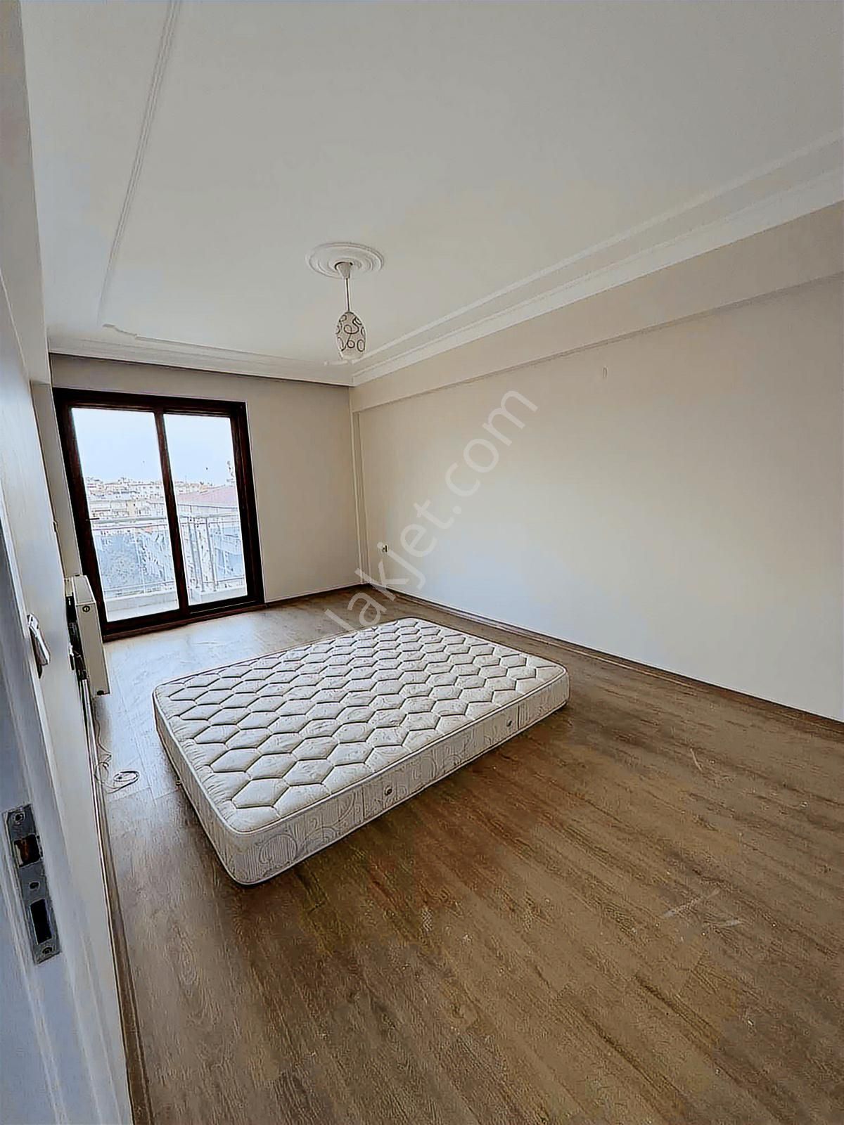 Nurfen'den Cadde Üstü Genç Binada Kapalı Otoparklı Geniş Daire - Görsel 5