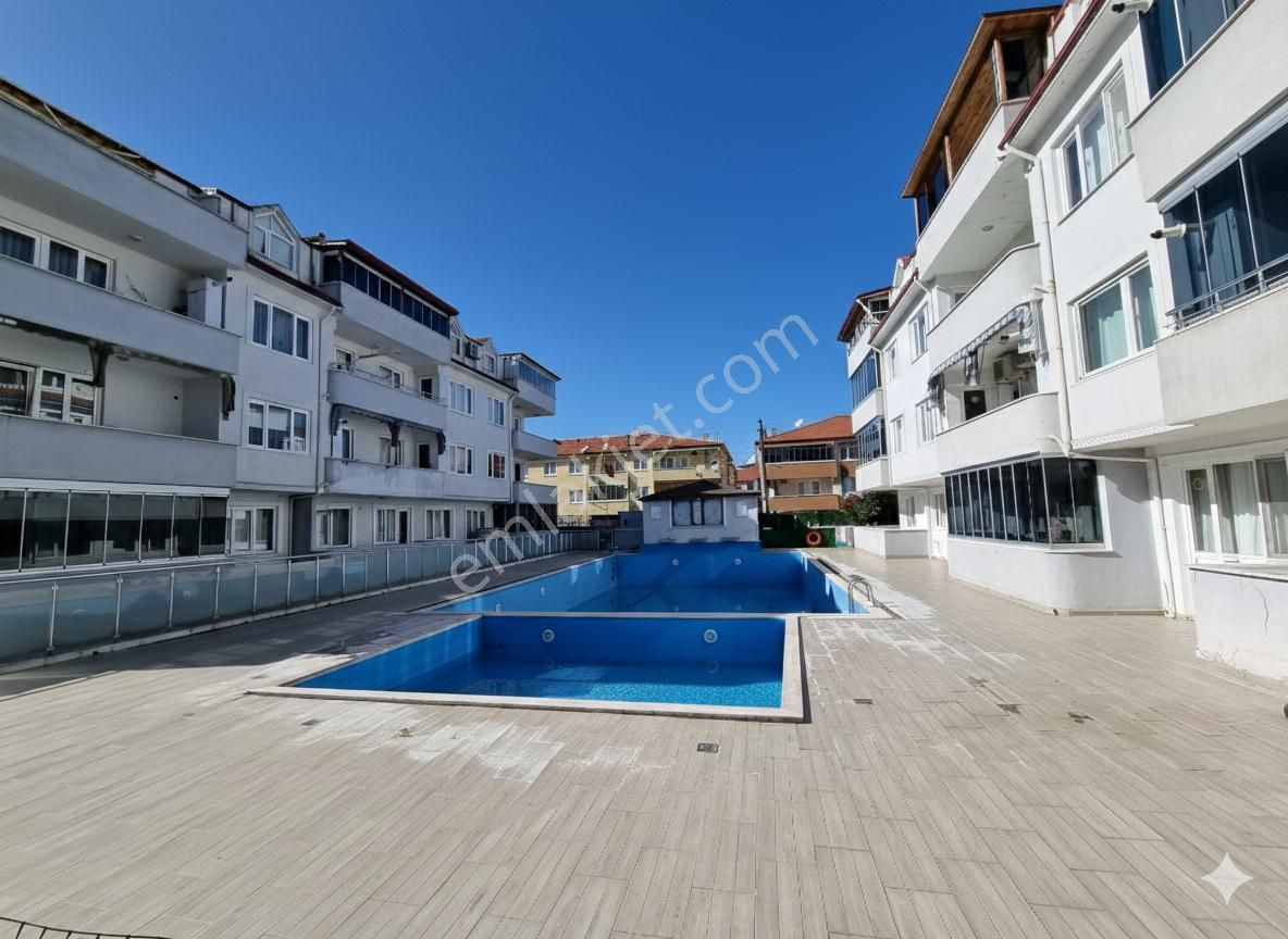 Karasu Denize Birinci Parsel Havuzlu Site Satılık 2+1