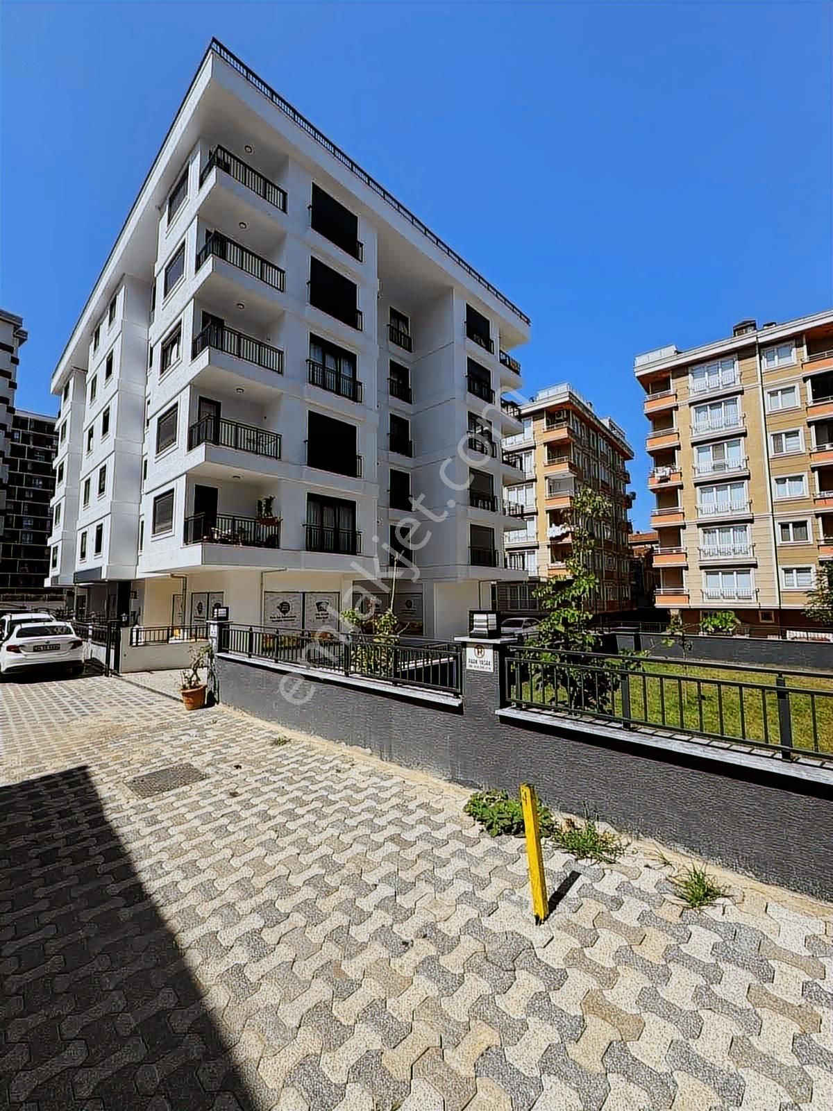 Ümraniye Elmalıkent Mh.3+1 Ebeveyn Banyolu Otoparklı Satılık