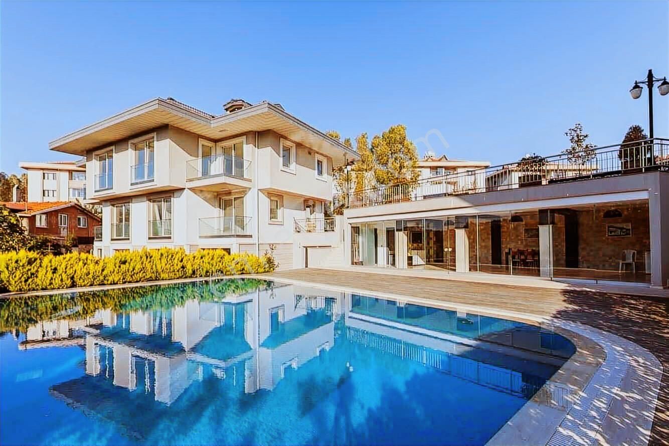 Sarıyer Doğuş Konaklarında Kiracılı 220m2 3+1 Çatı Dubleks