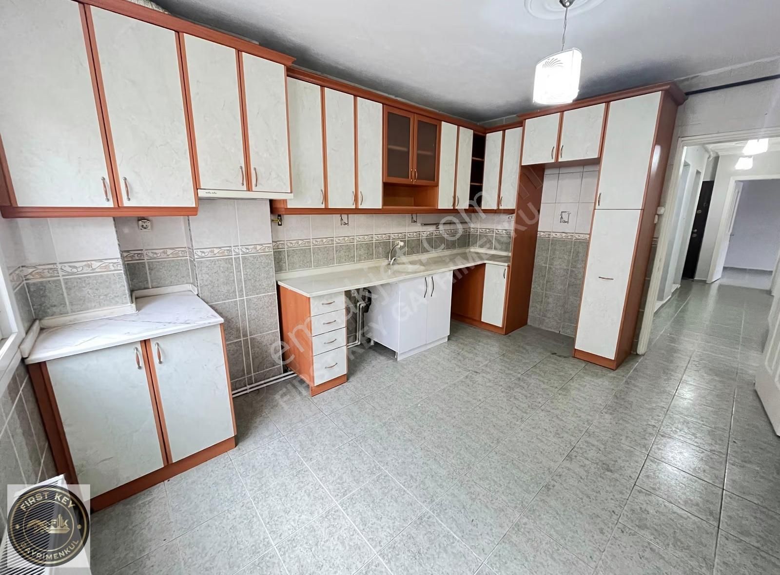 Yeşilova'da, Asansörlü, Köşe, Ara Kat, Geniş, Ferah 2+1 - Görsel 5