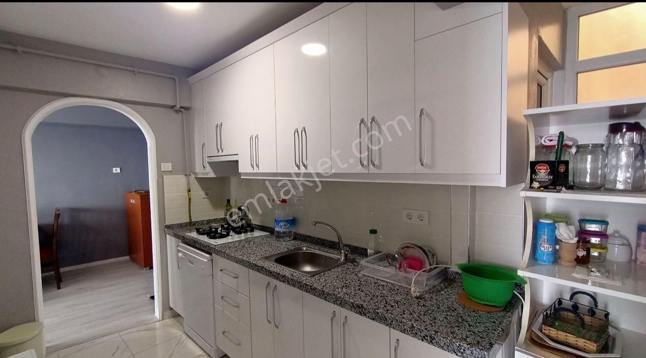 Provos Gayrimenkul, Denize Sıfır, İçi Yenilenmiş, 2+1 Daire - Görsel 10