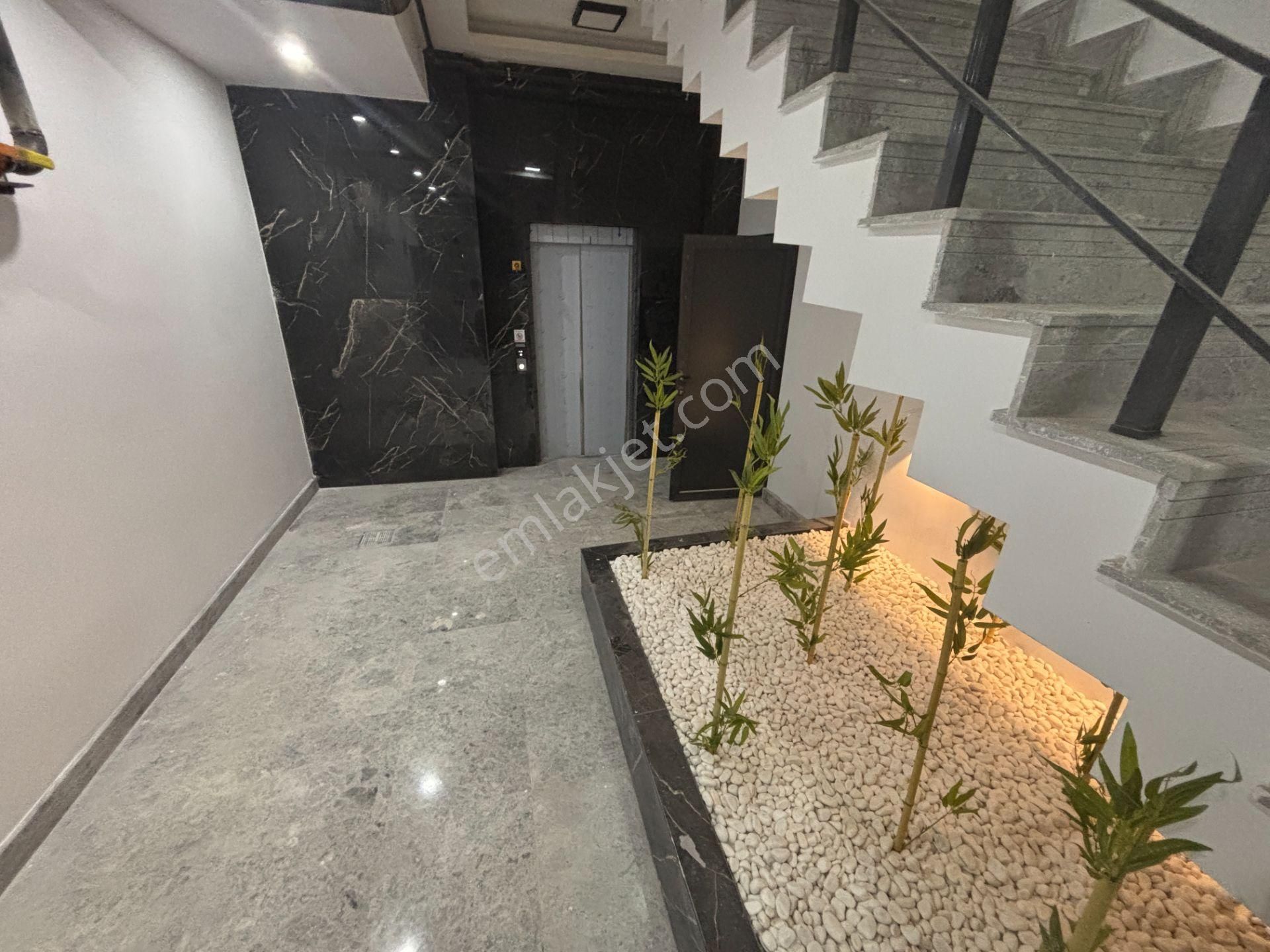 Güvenlikte Sıfır Kapalı Otoparklı Doğalgazlı Şık 2+1 - Görsel 27