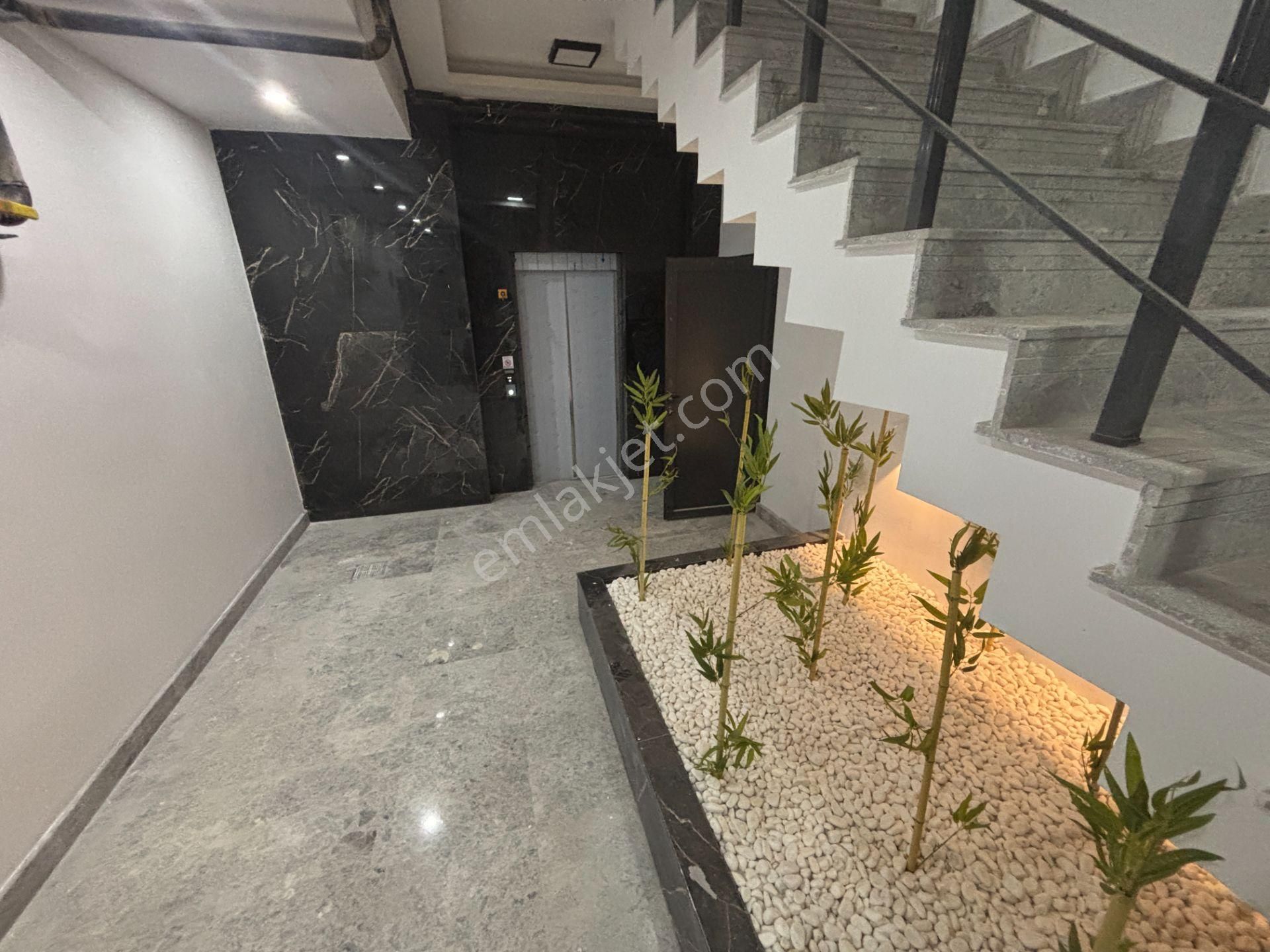 Güvenlikte Sıfır Kapalı Otoparklı Doğalgazlı Şık 2+1 - Görsel 28