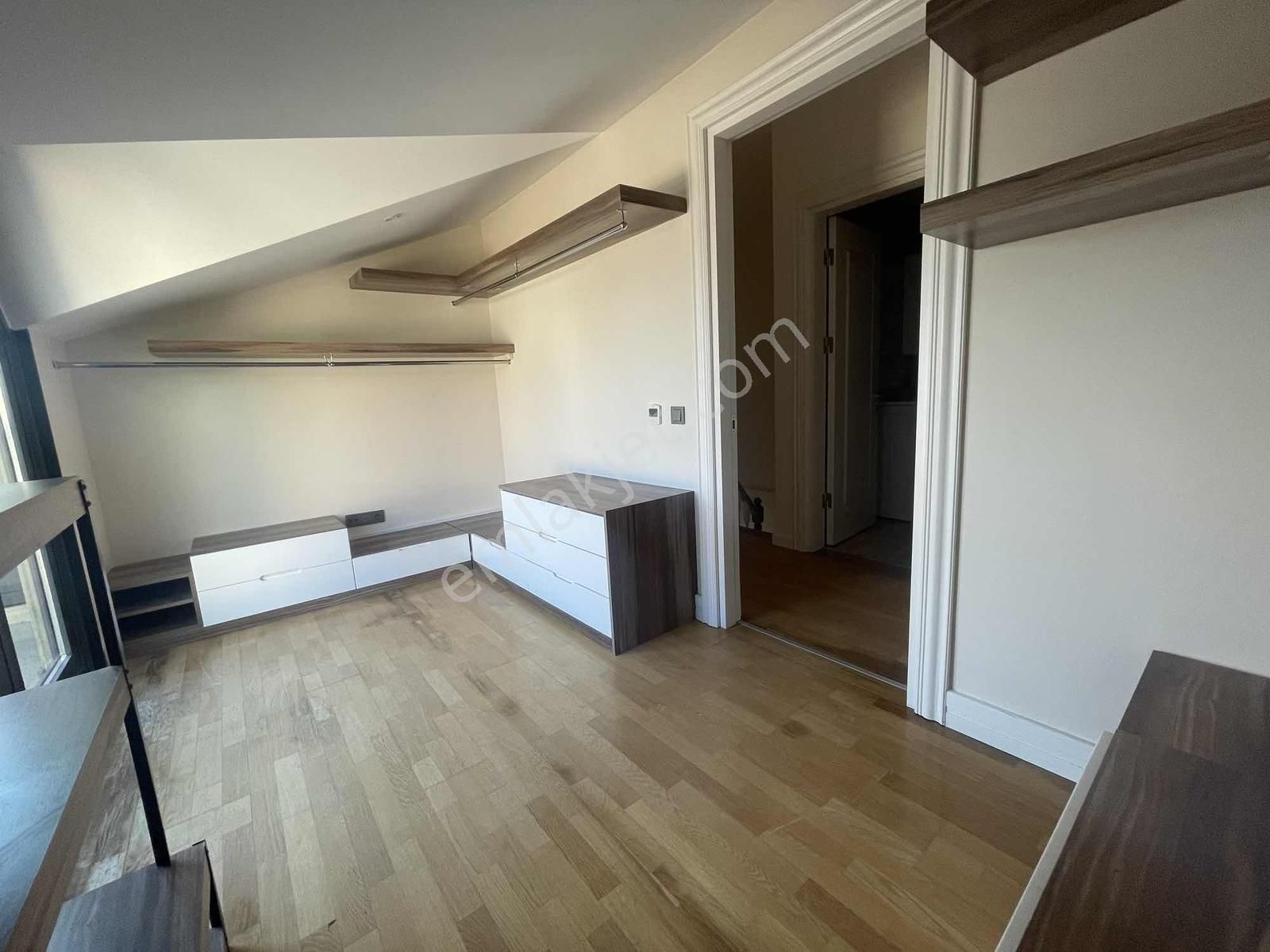 Boğaz Manzaralı Tünele Yakın Havuzlu Otoparklı Çatı Dubleksi - Görsel 33