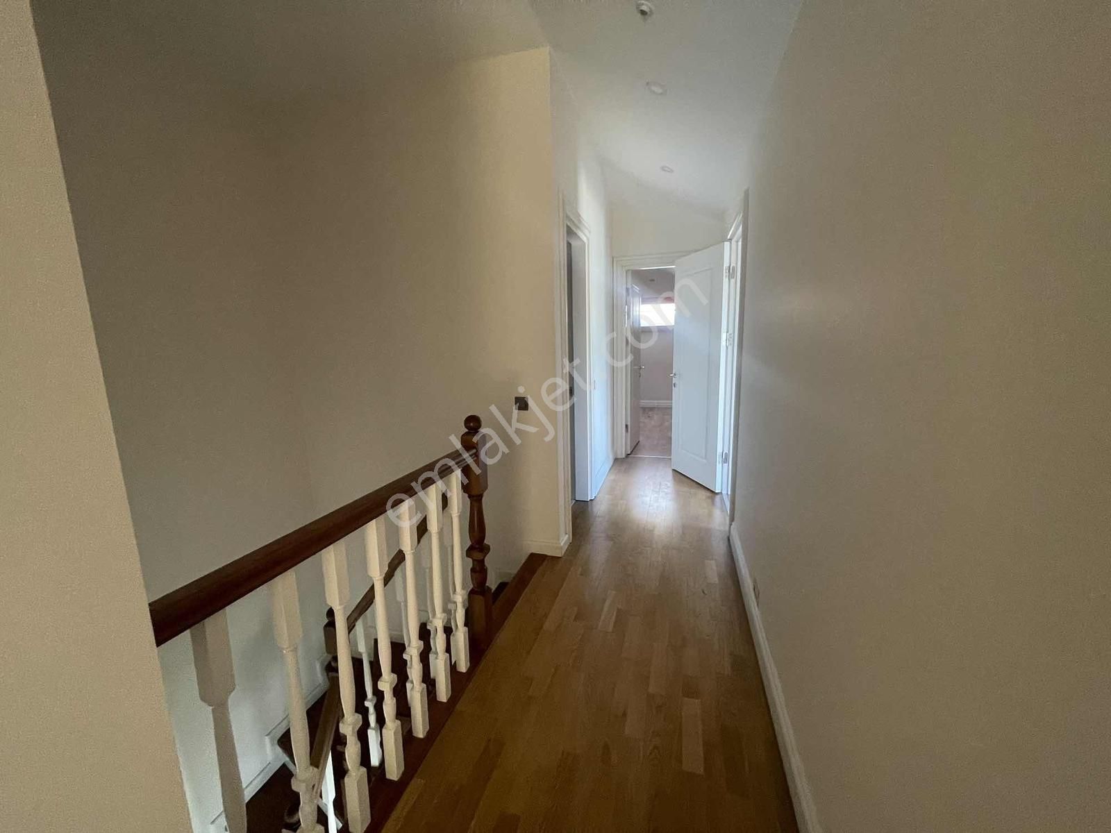 Boğaz Manzaralı Tünele Yakın Havuzlu Otoparklı Çatı Dubleksi - Görsel 8