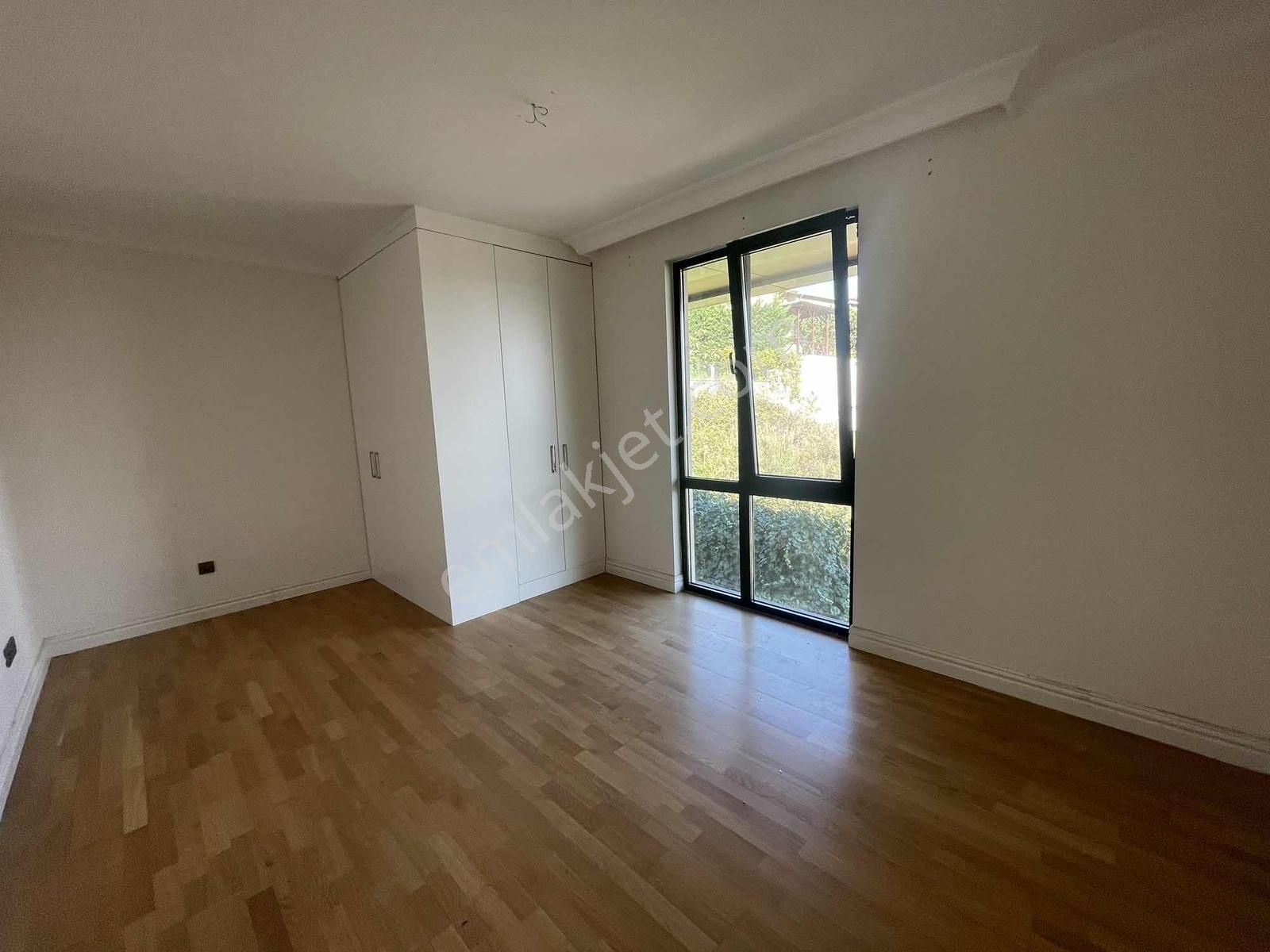 Boğaz Manzaralı Tünele Yakın Havuzlu Otoparklı Çatı Dubleksi - Görsel 27