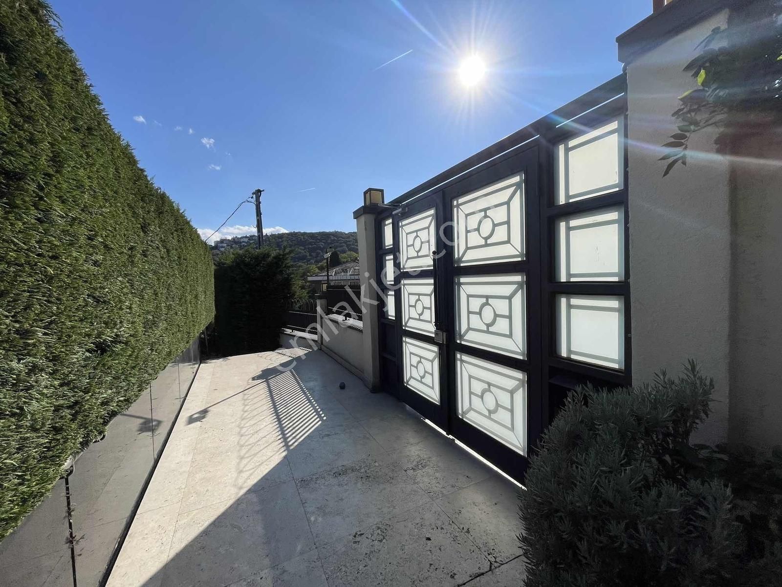 Boğaz Manzaralı Tünele Yakın Havuzlu Otoparklı Çatı Dubleksi - Görsel 3