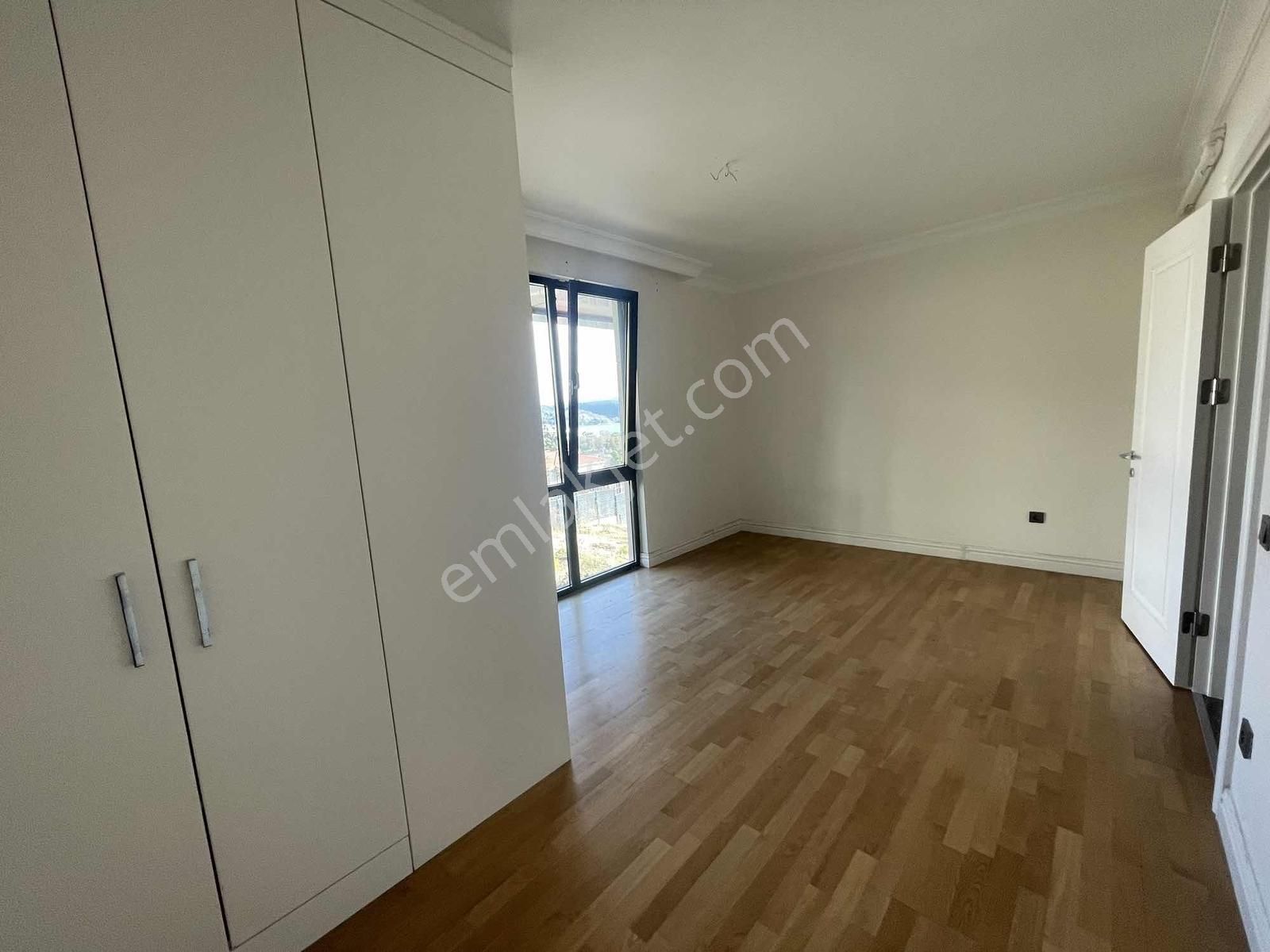 Boğaz Manzaralı Tünele Yakın Havuzlu Otoparklı Çatı Dubleksi - Görsel 19