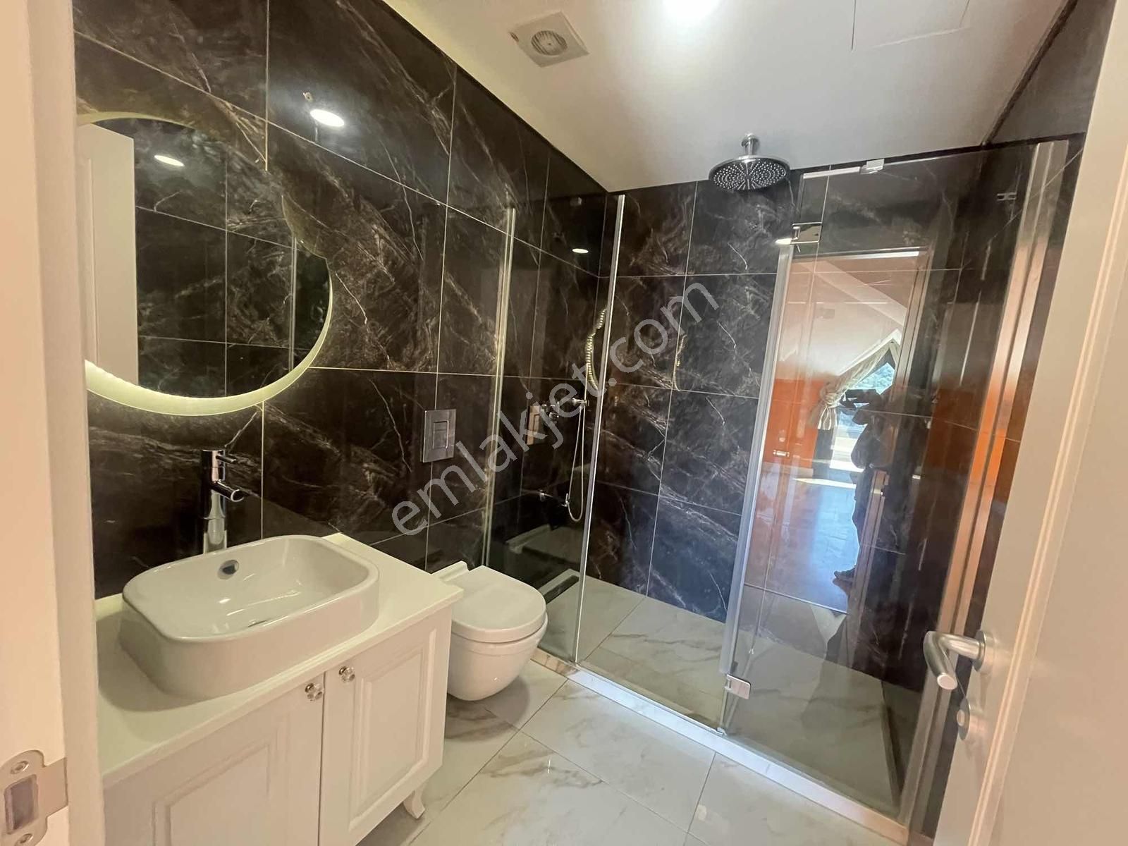 Boğaz Manzaralı Tünele Yakın Havuzlu Otoparklı Çatı Dubleksi - Görsel 22