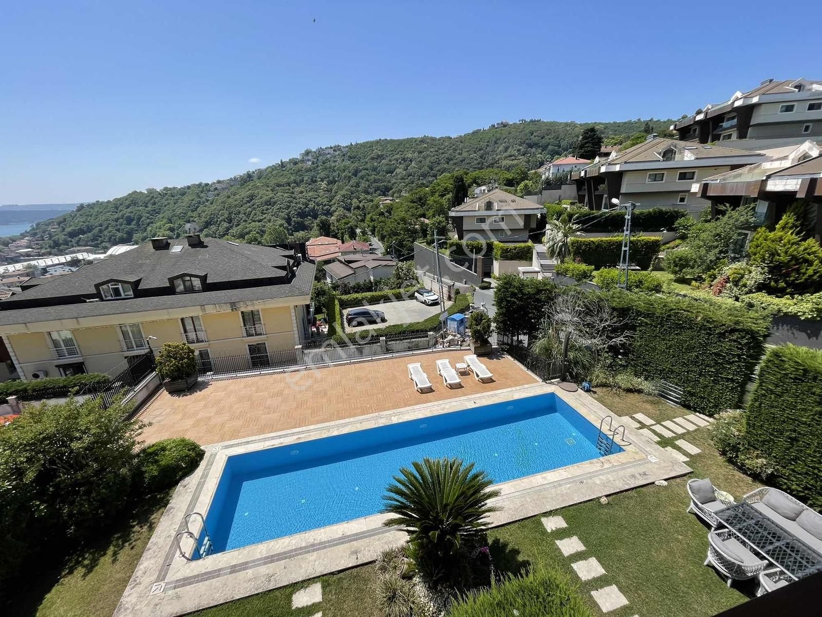 Boğaz Manzaralı Tünele Yakın Havuzlu Otoparklı Çatı Dubleksi - Görsel 6