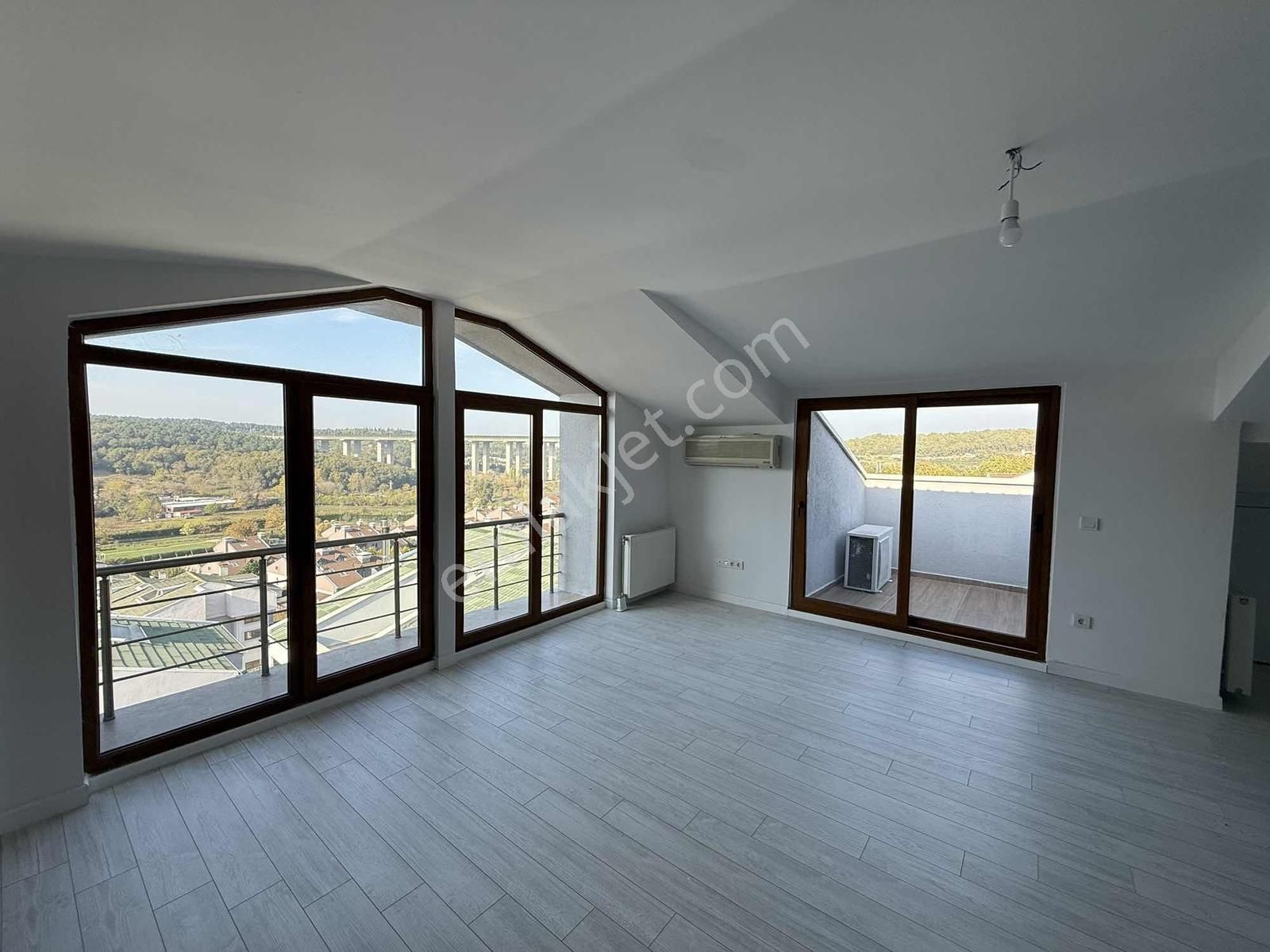 Uskumruköy'de Site İçerisinde 4+2 Villa - Görsel 5