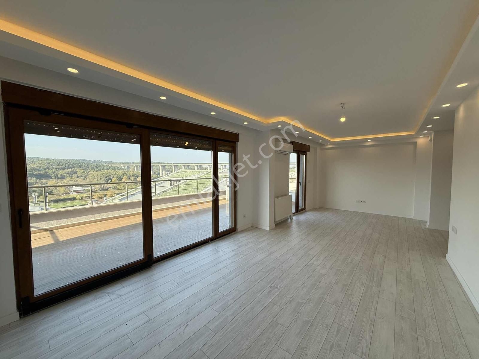 Uskumruköy'de Site İçerisinde 4+2 Villa - Görsel 4